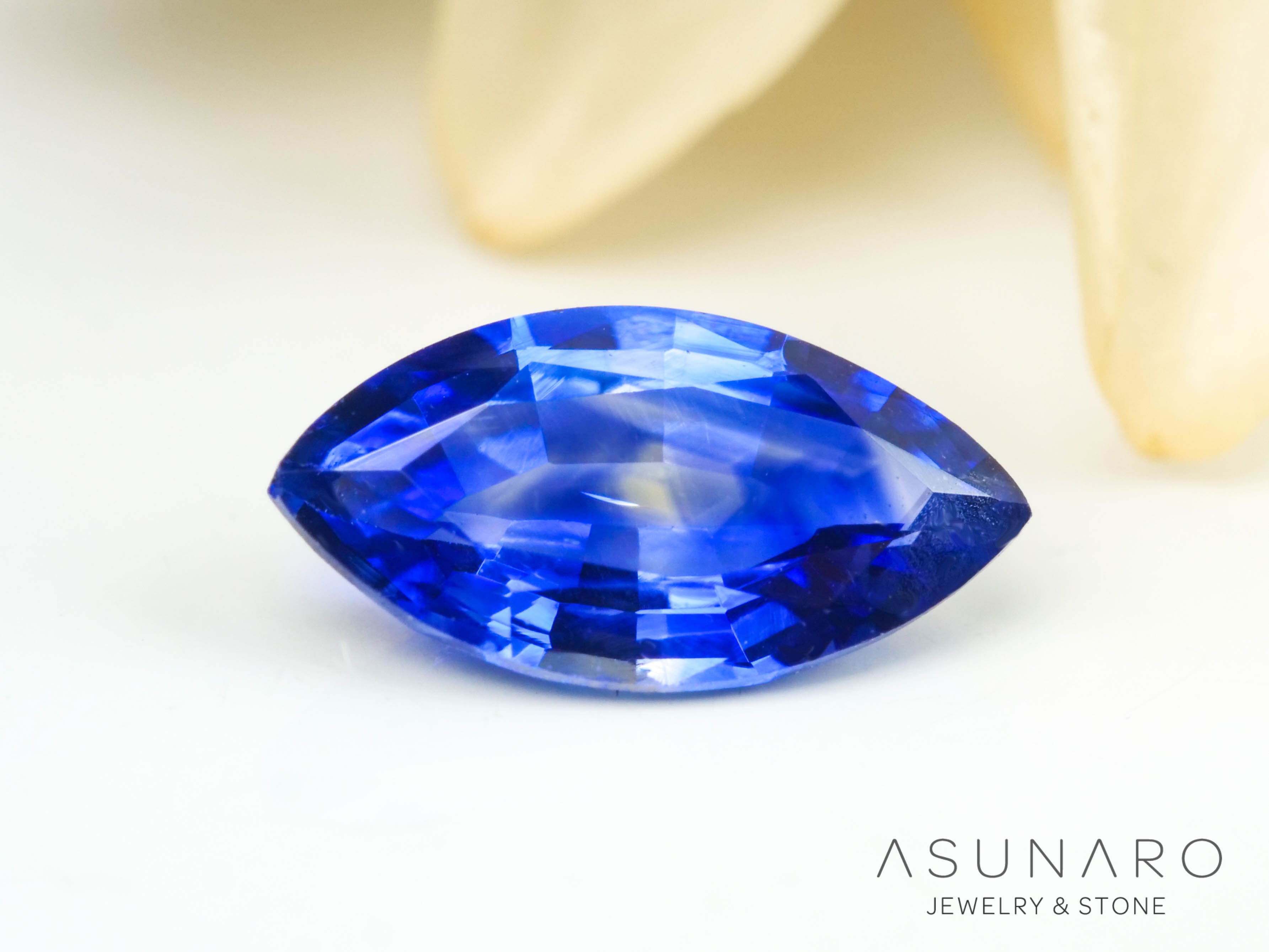 バイカラーサファイア マーキスカット スリランカ産 0.42ct【250210