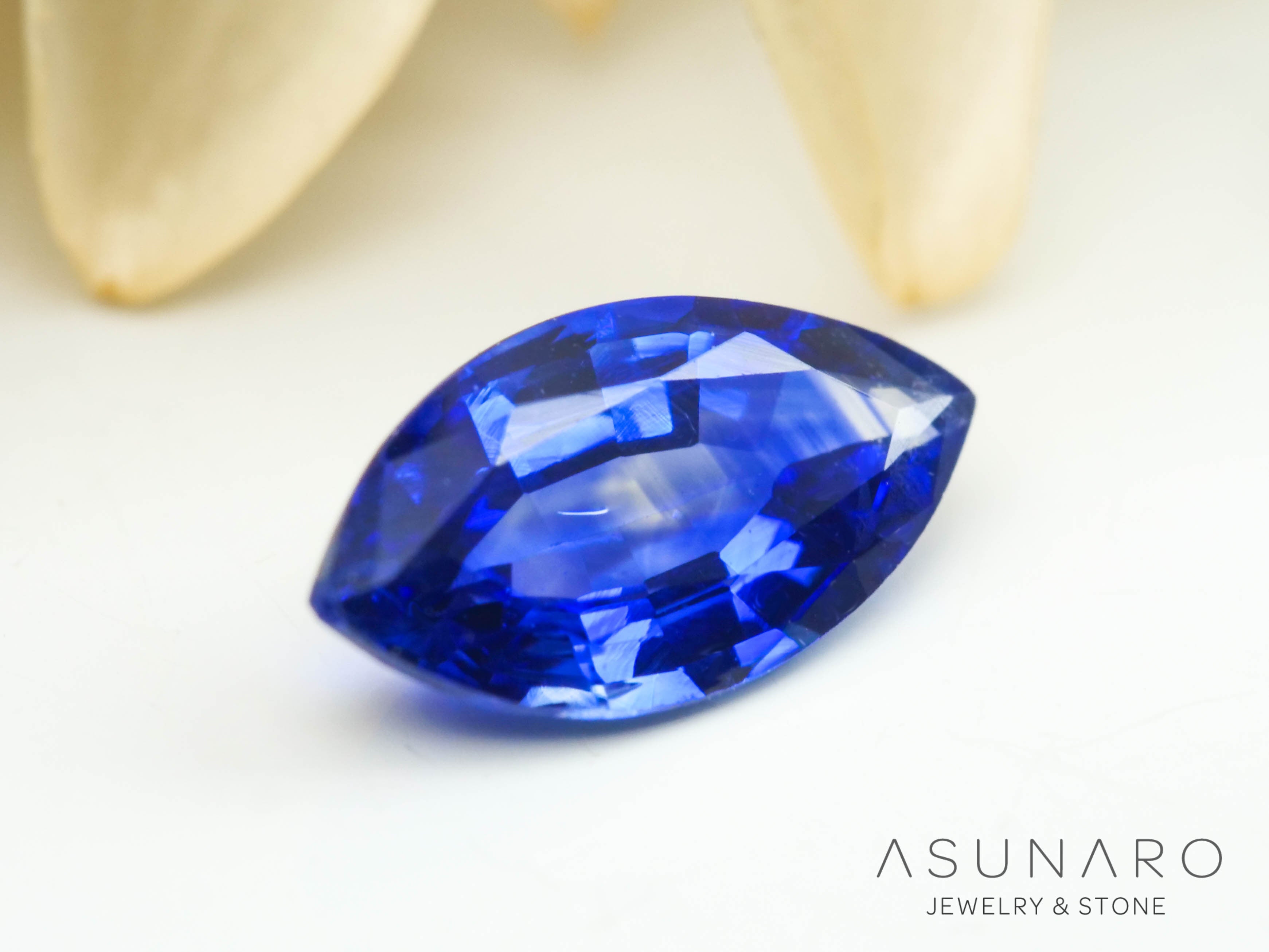 バイカラーサファイア 　マーキスカット　 スリランカ産　0.42ct【250210-2801】