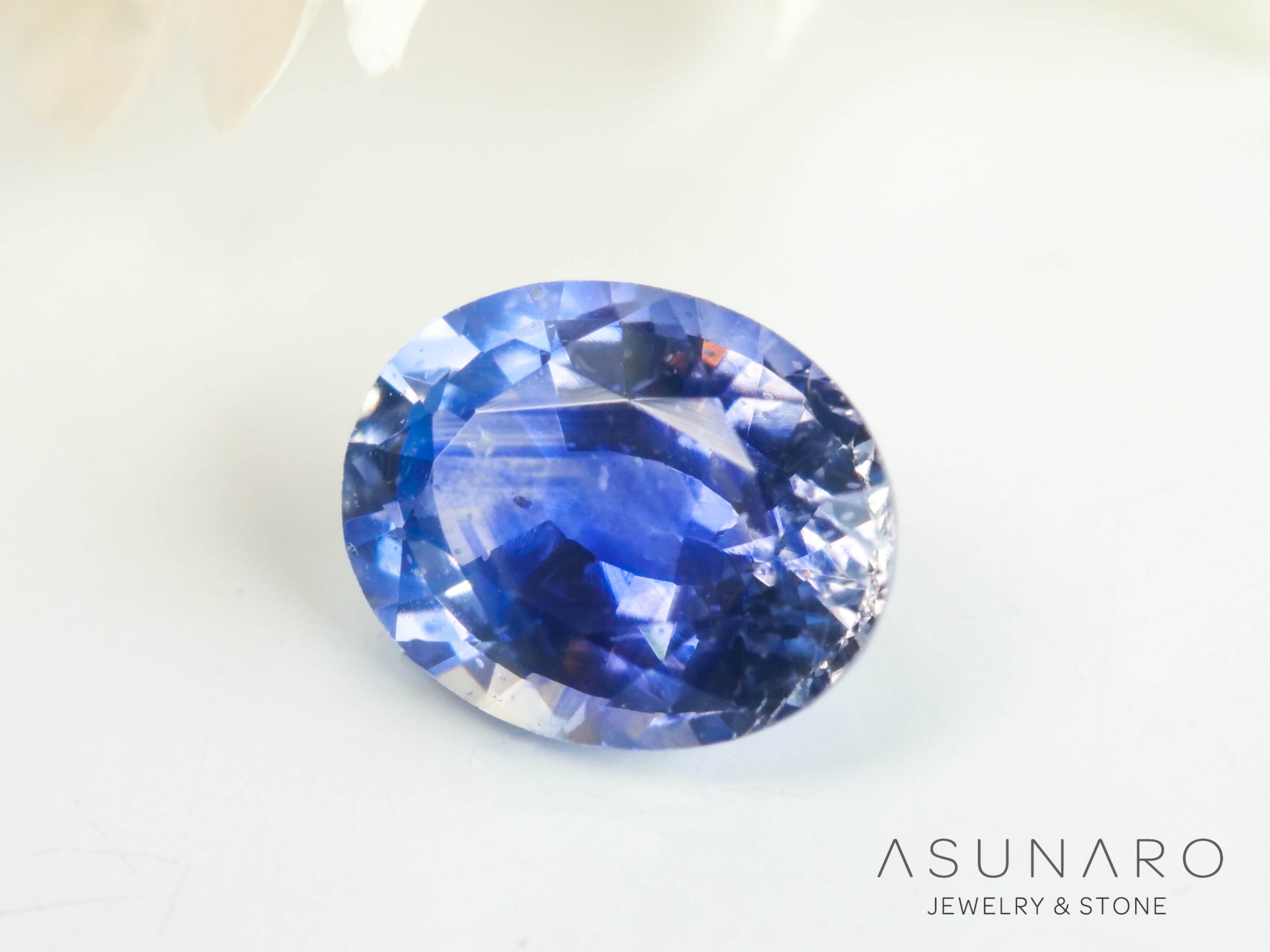 バイカラーサファイア 　オーバルカット　 スリランカ産　0.27ct【250210-2803】