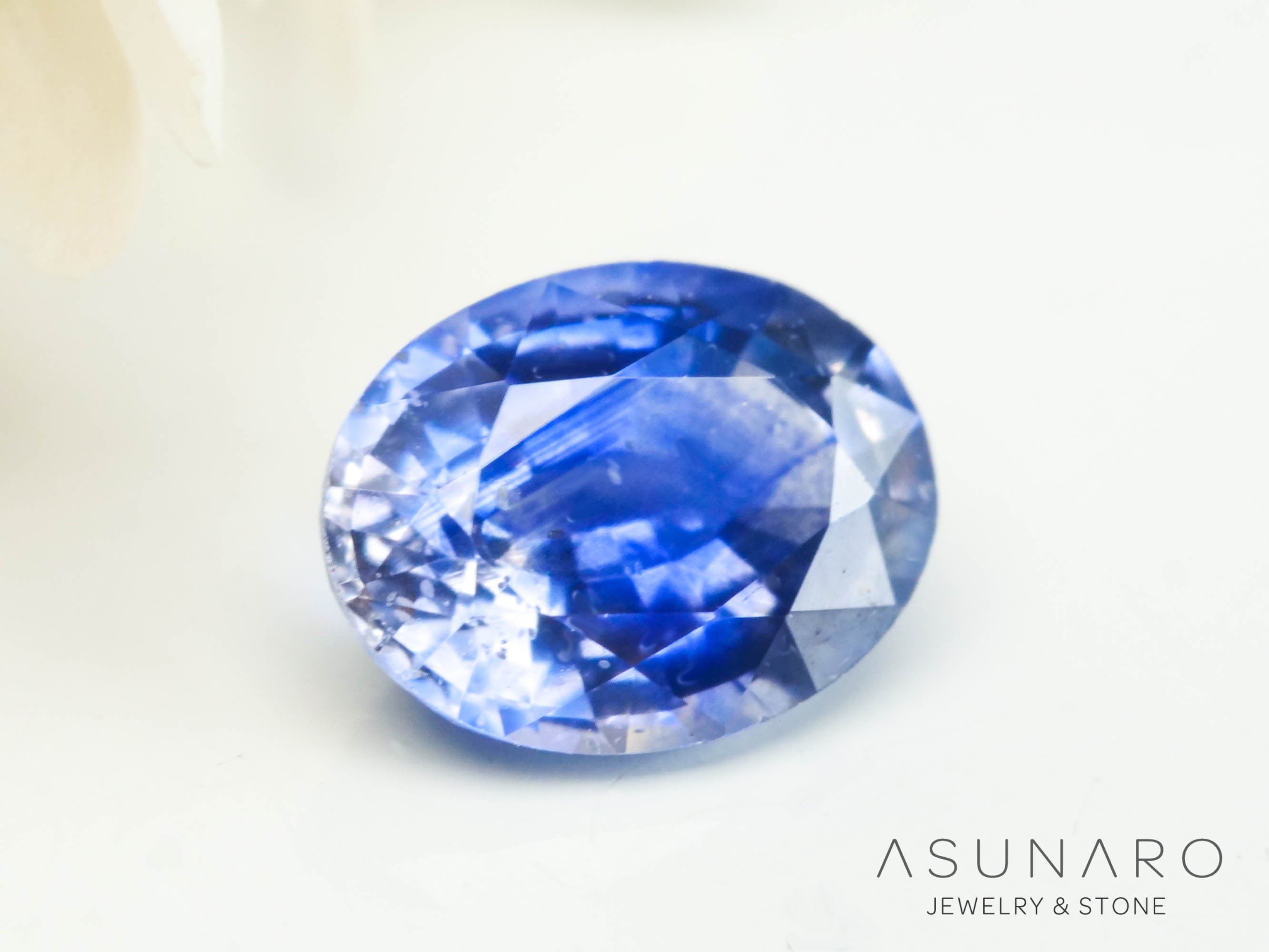 バイカラーサファイア 　オーバルカット　 スリランカ産　0.27ct【250210-2803】