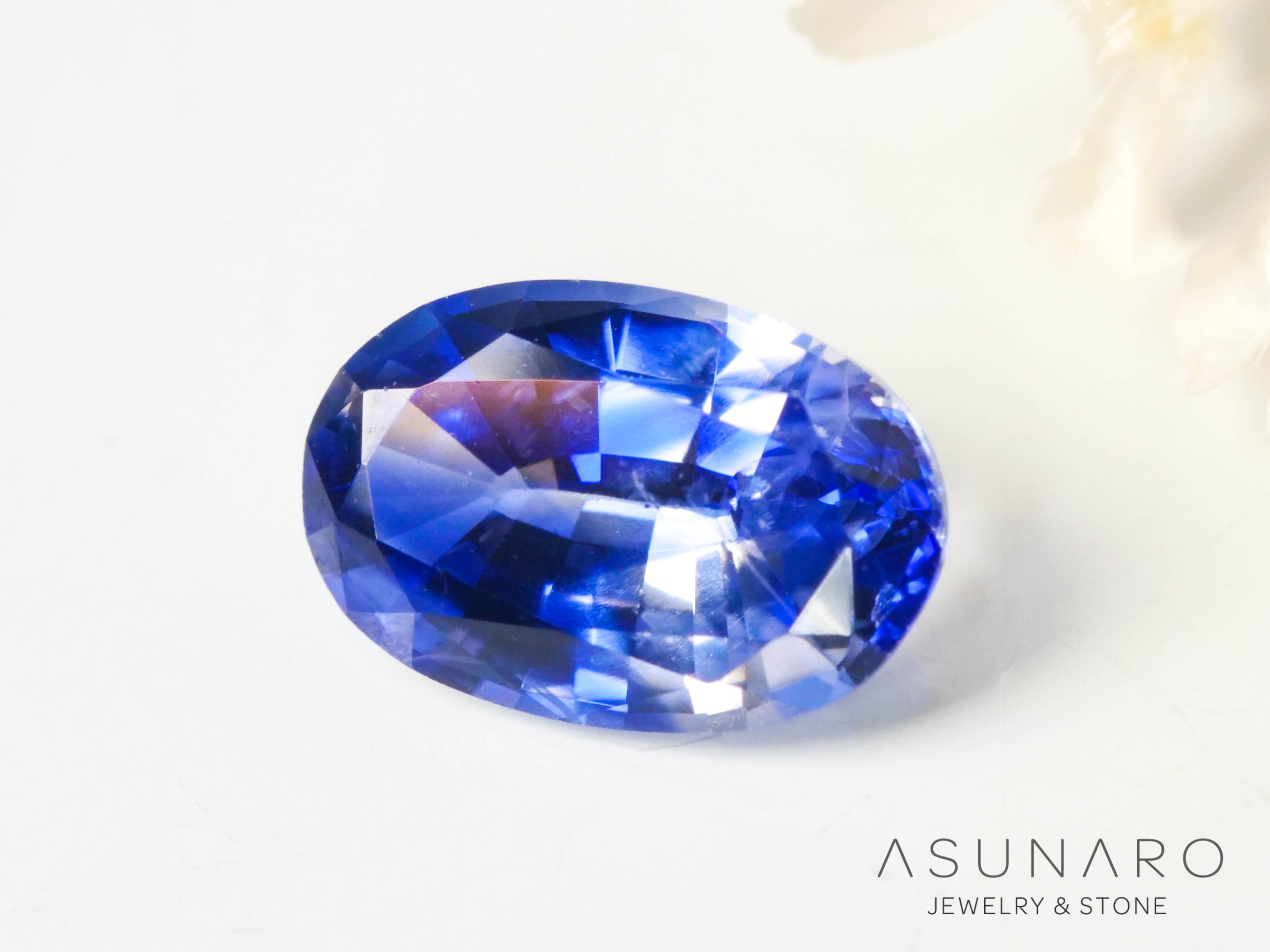 バイカラーサファイア 　オーバルカット　 スリランカ産　0.52ct【250210-2804】