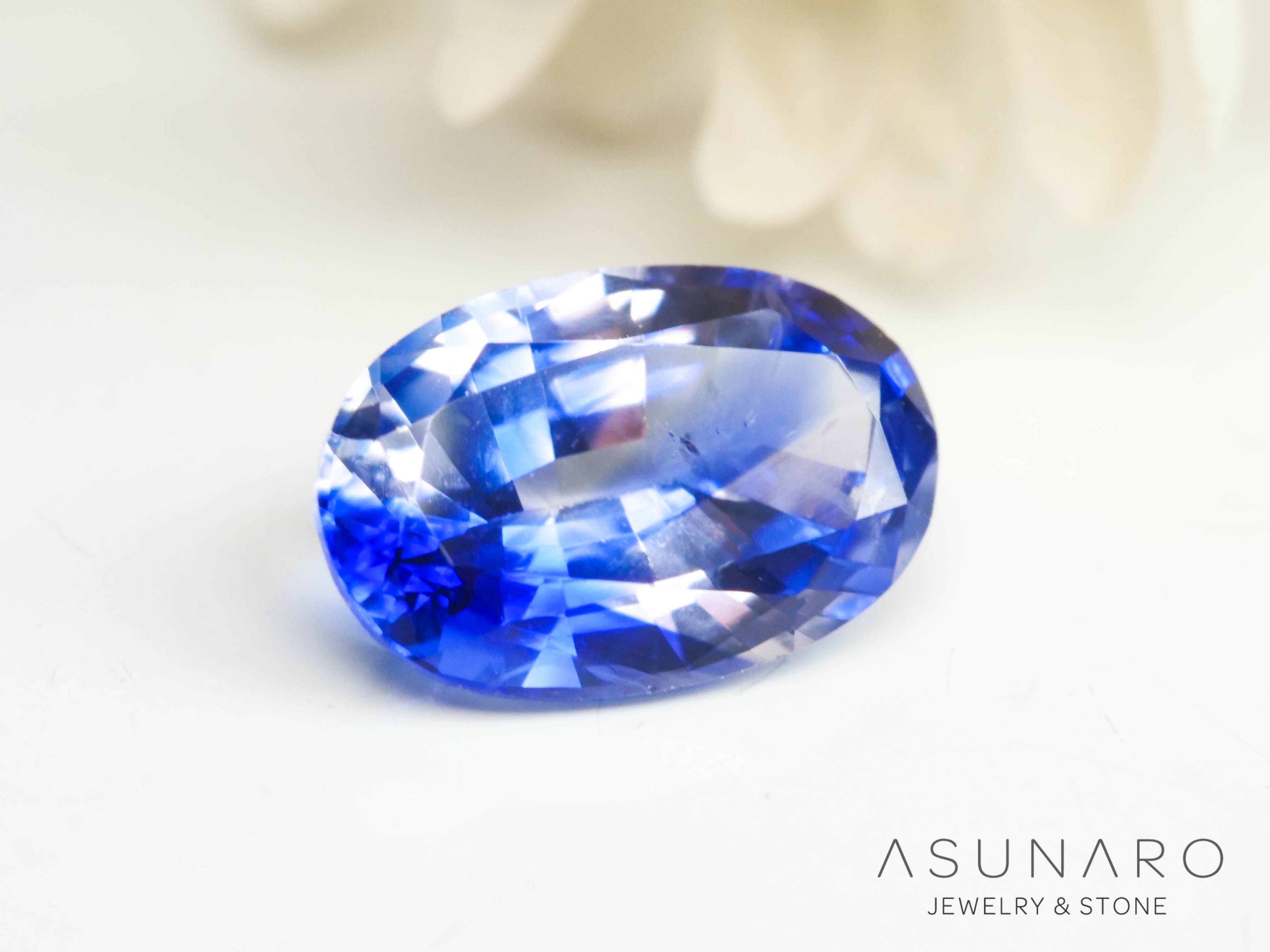 バイカラーサファイア 　オーバルカット　 スリランカ産　0.52ct【250210-2804】