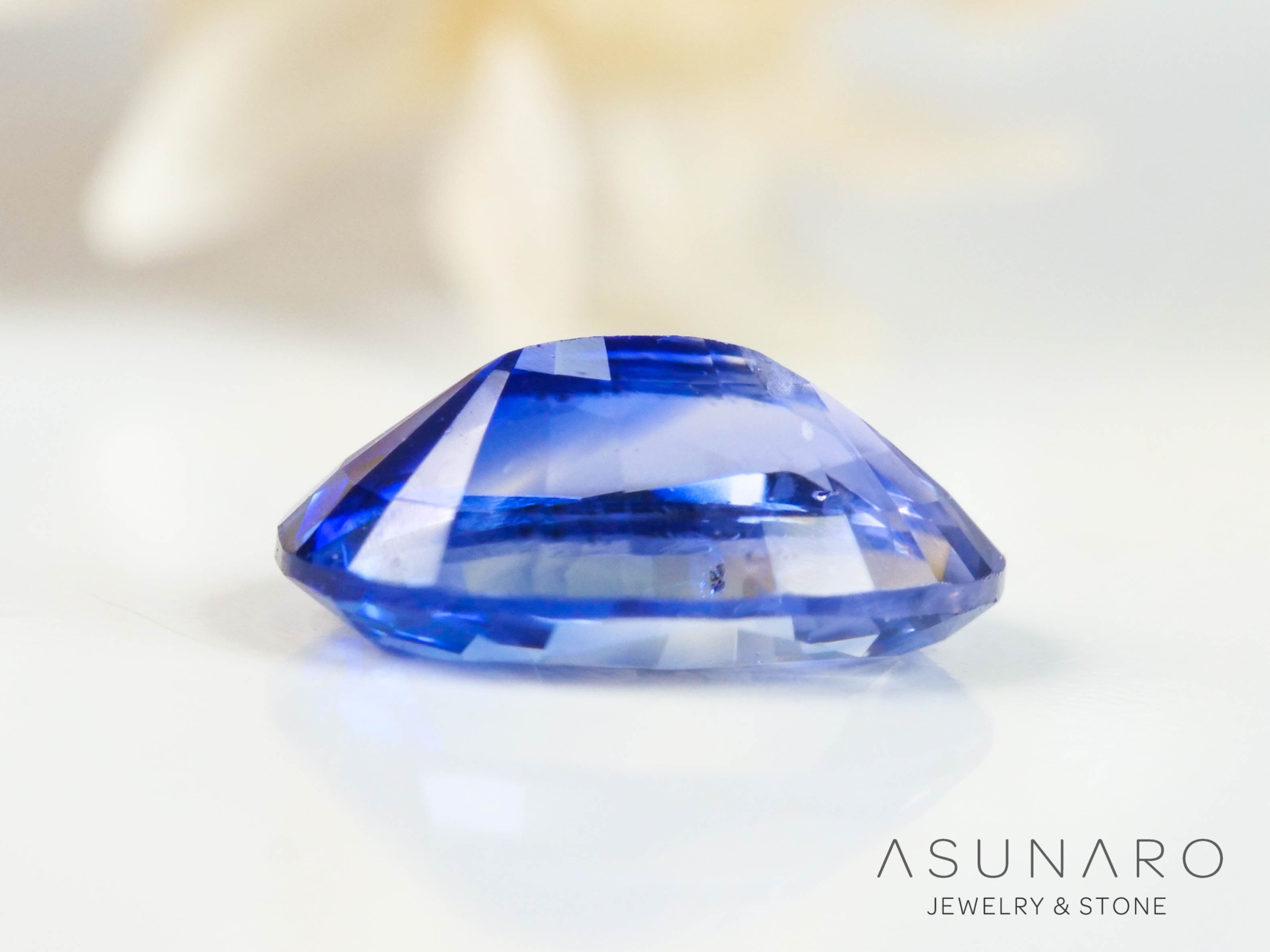 バイカラーサファイア 　オーバルカット　 スリランカ産　0.52ct【250210-2804】