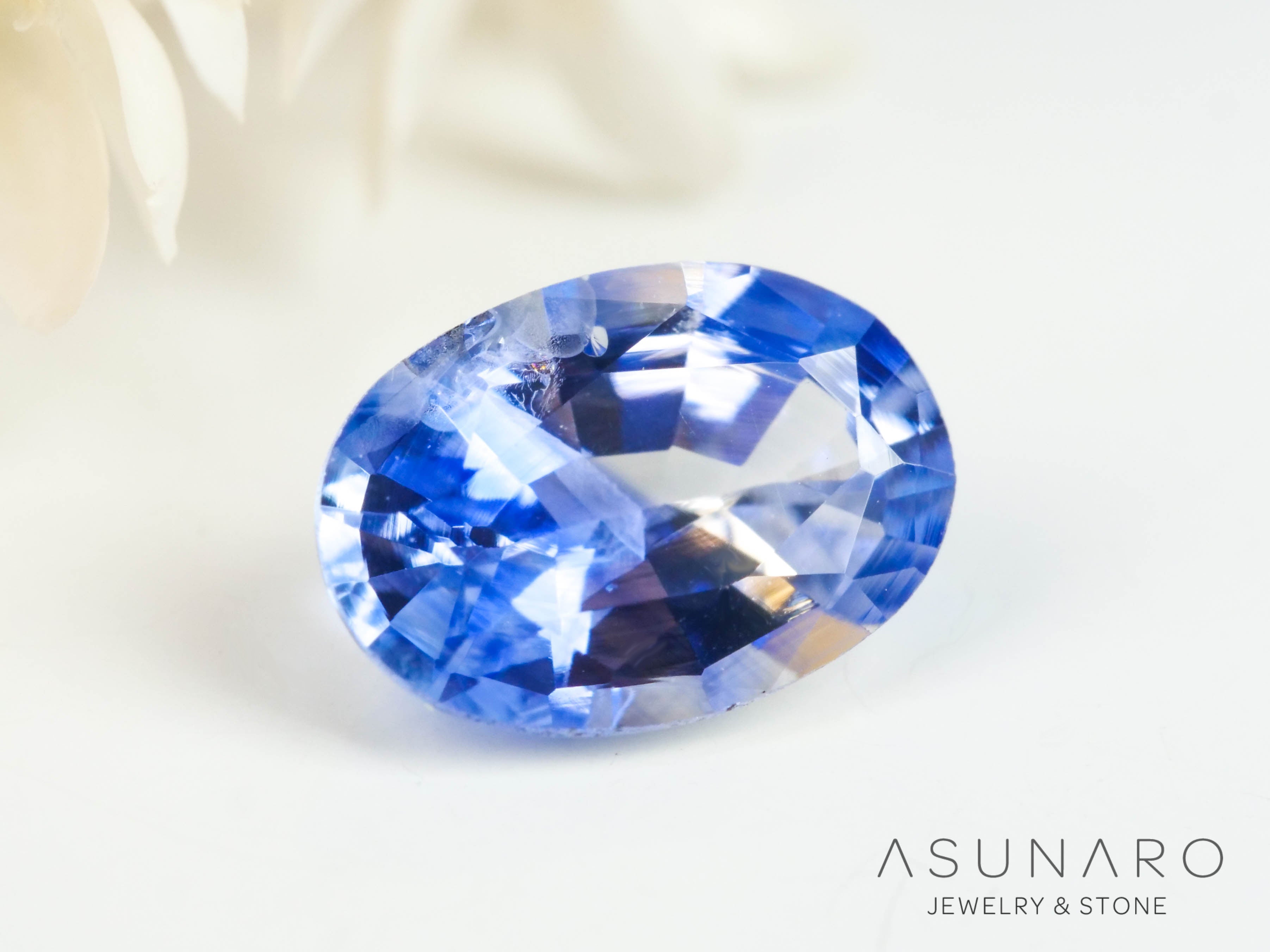 バイカラーサファイア オーバルカット スリランカ産 0.59ct【250210