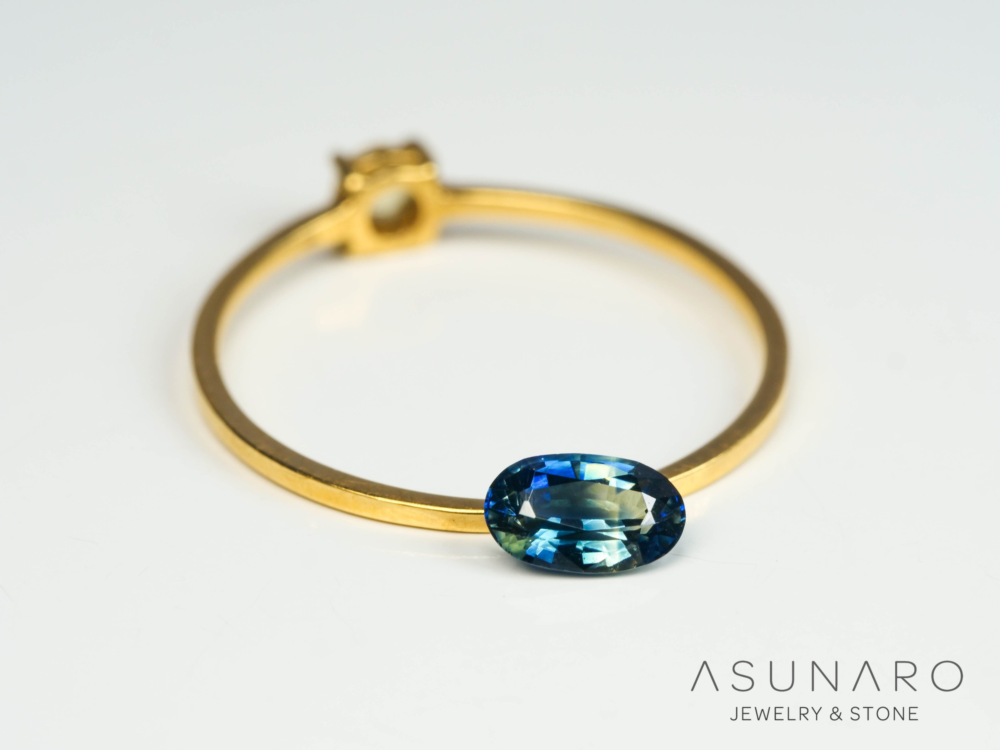 バイカラーサファイア 　オーバルカット　 スリランカ産　0.46ct【250210-2809】