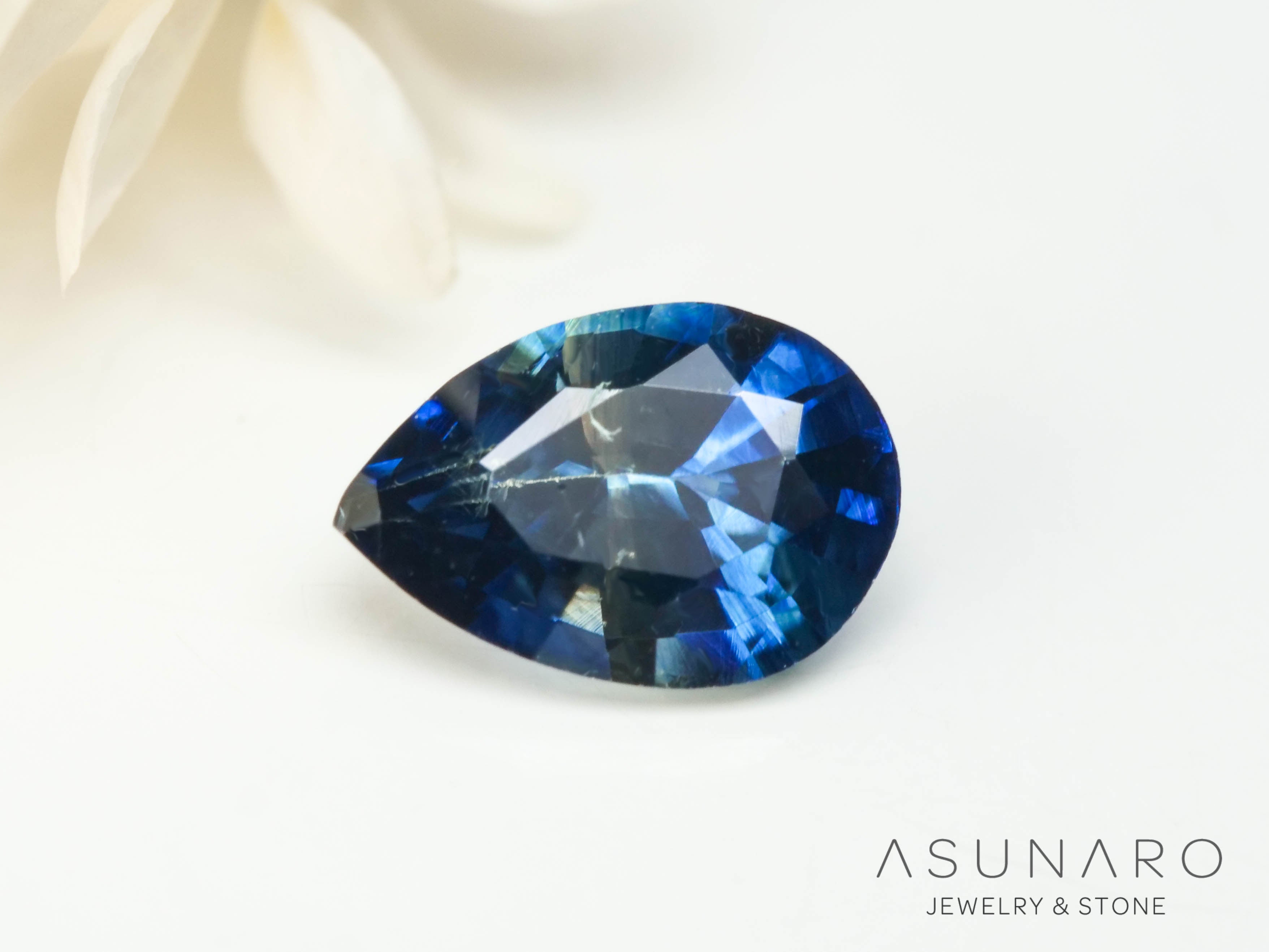 バイカラーサファイア  ペアシェイプ　スリランカ産　0.34ct【250210-2810】