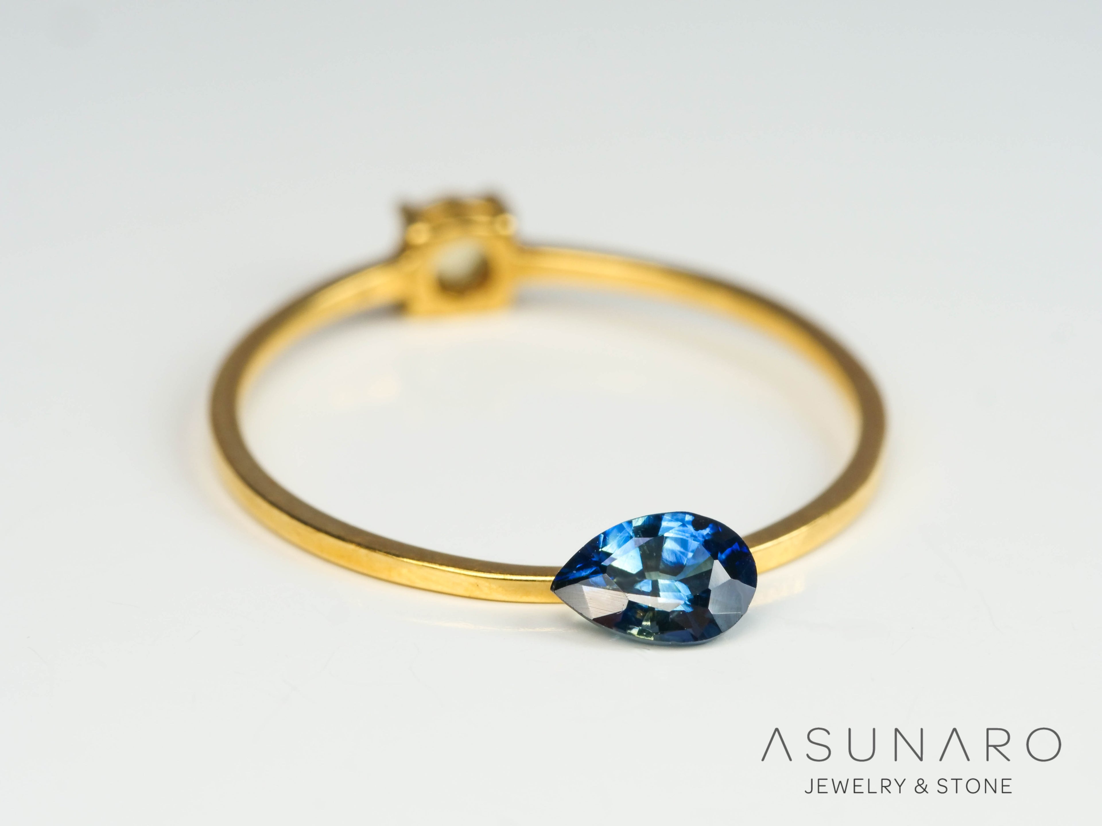 バイカラーサファイア  ペアシェイプ　スリランカ産　0.34ct【250210-2810】