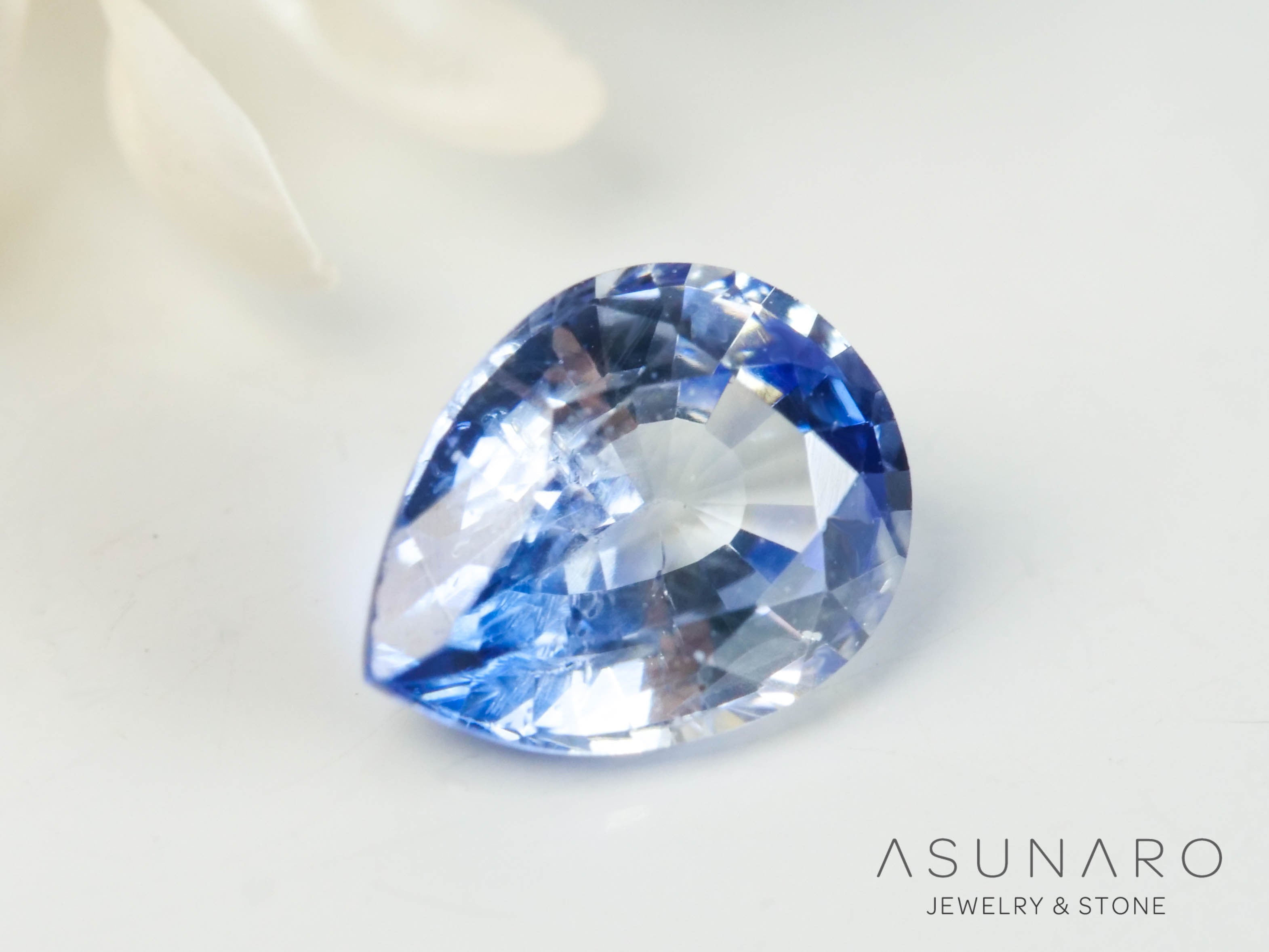 バイカラーサファイア  ペアシェイプ　スリランカ産　0.36ct【250210-2811】