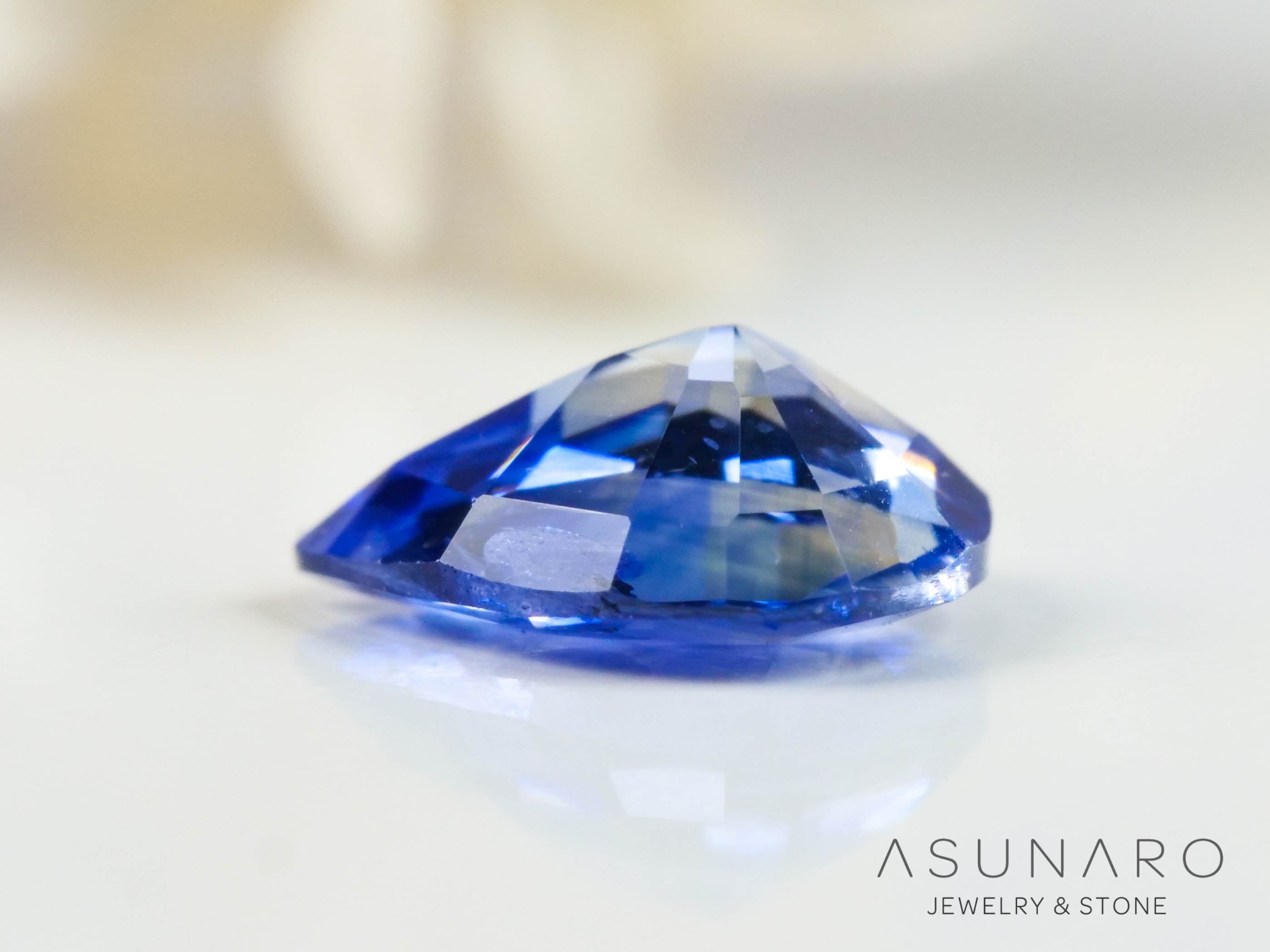 バイカラーサファイア  ペアシェイプ　スリランカ産　0.32ct【250210-2812】