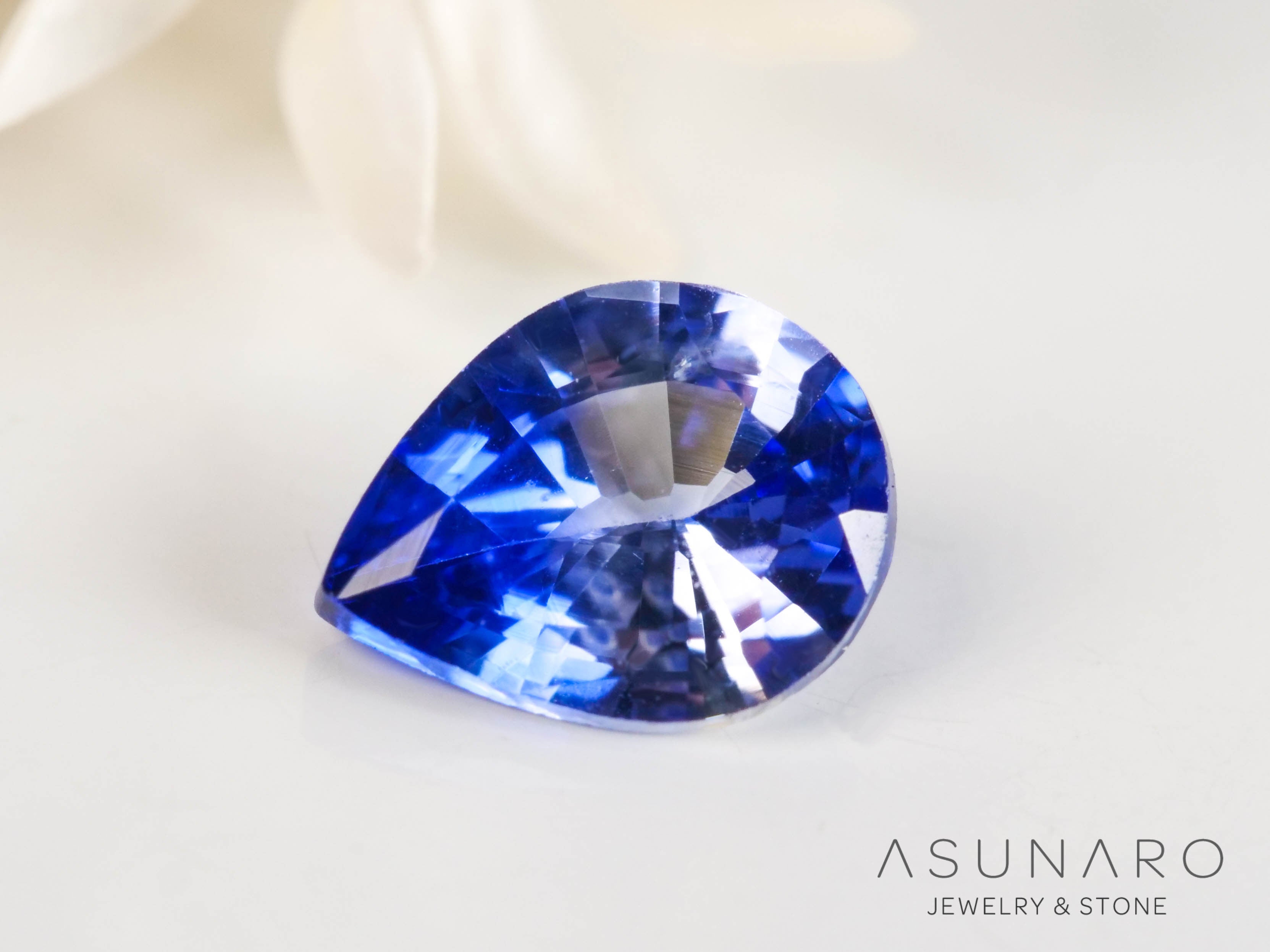 バイカラーサファイア  ペアシェイプ　スリランカ産　0.32ct【250210-2813】