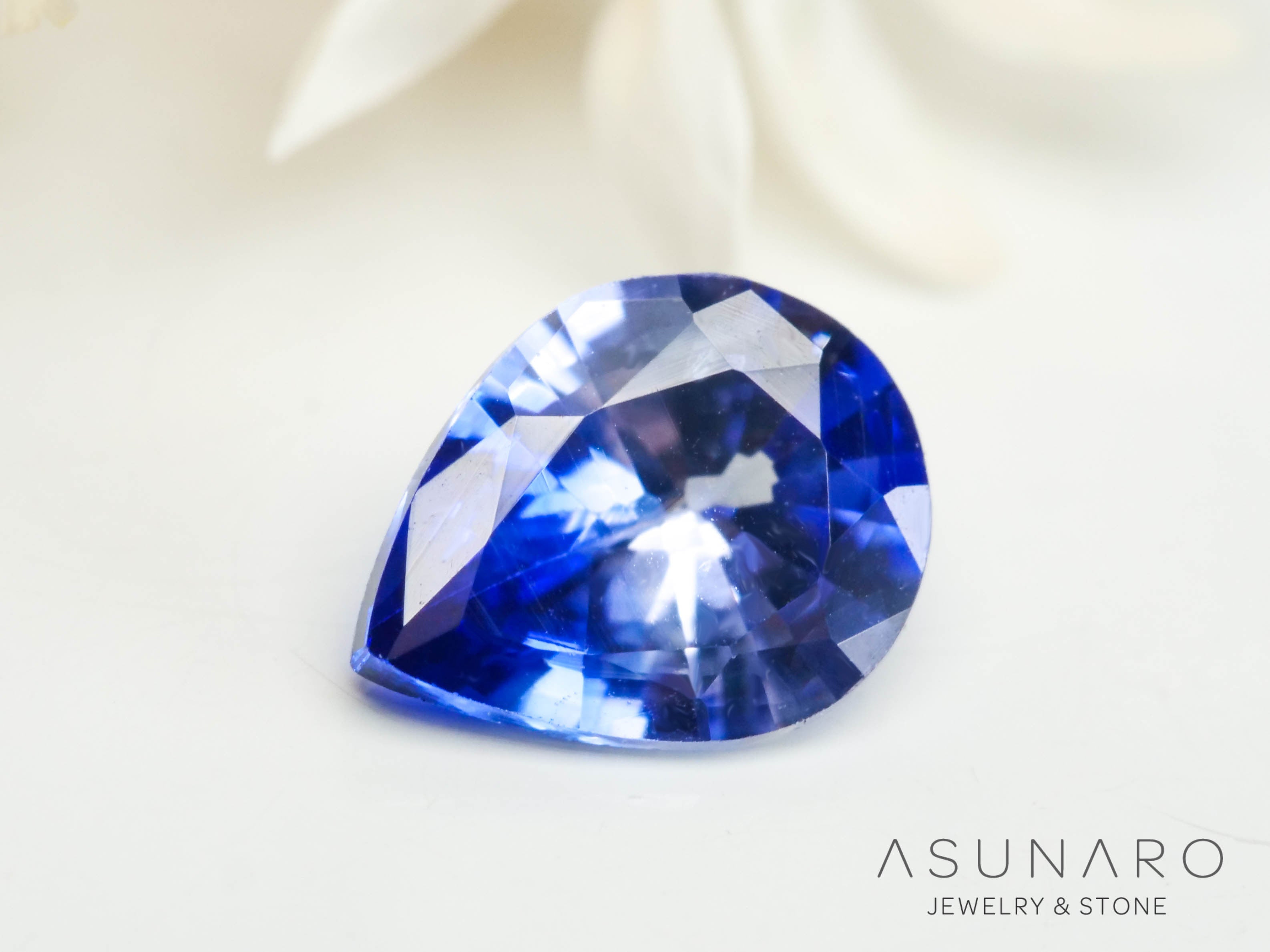 バイカラーサファイア  ペアシェイプ　スリランカ産　0.32ct【250210-2813】