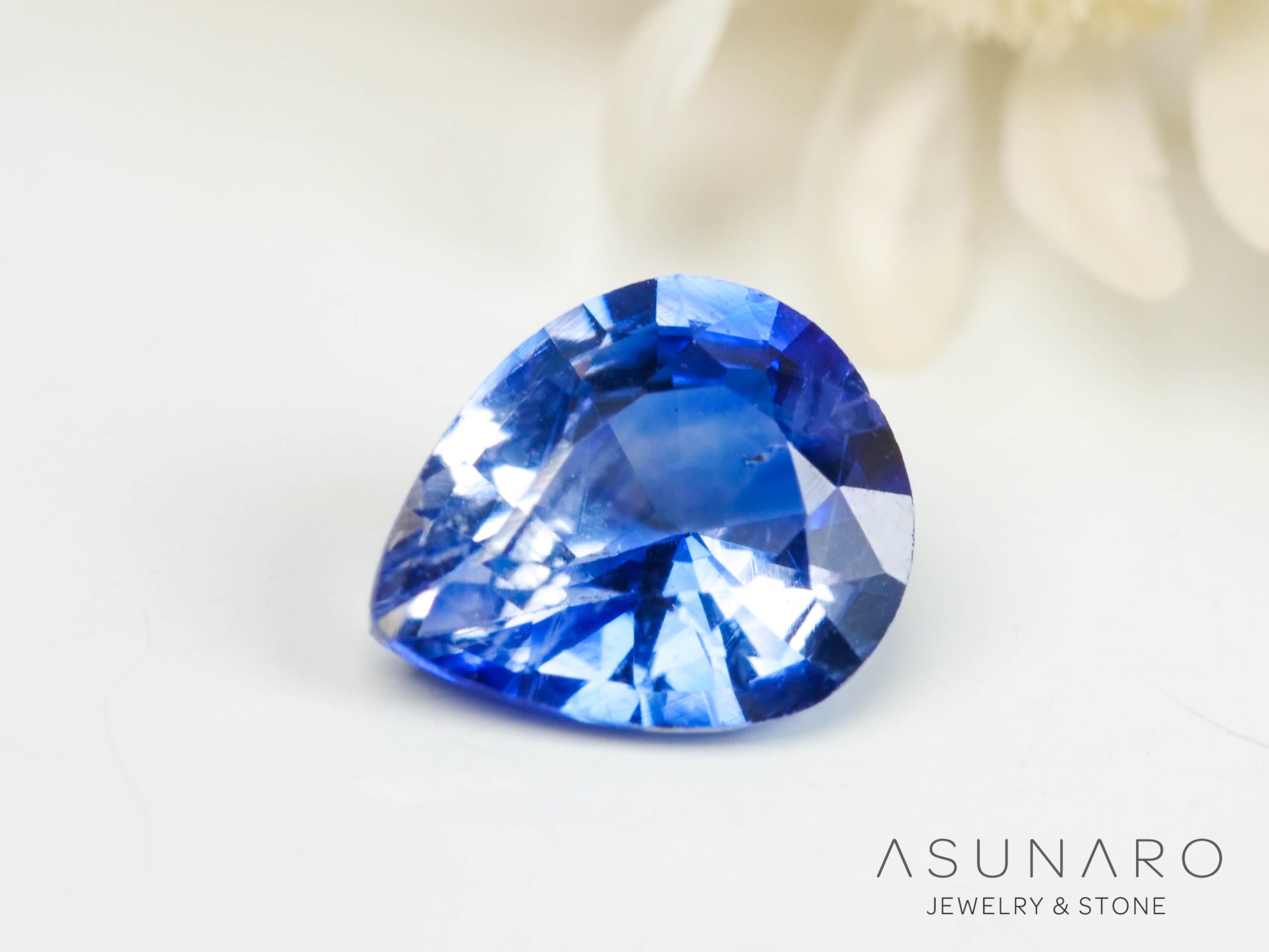 バイカラーサファイア  ペアシェイプ　スリランカ産　0.37ct【250210-2814】