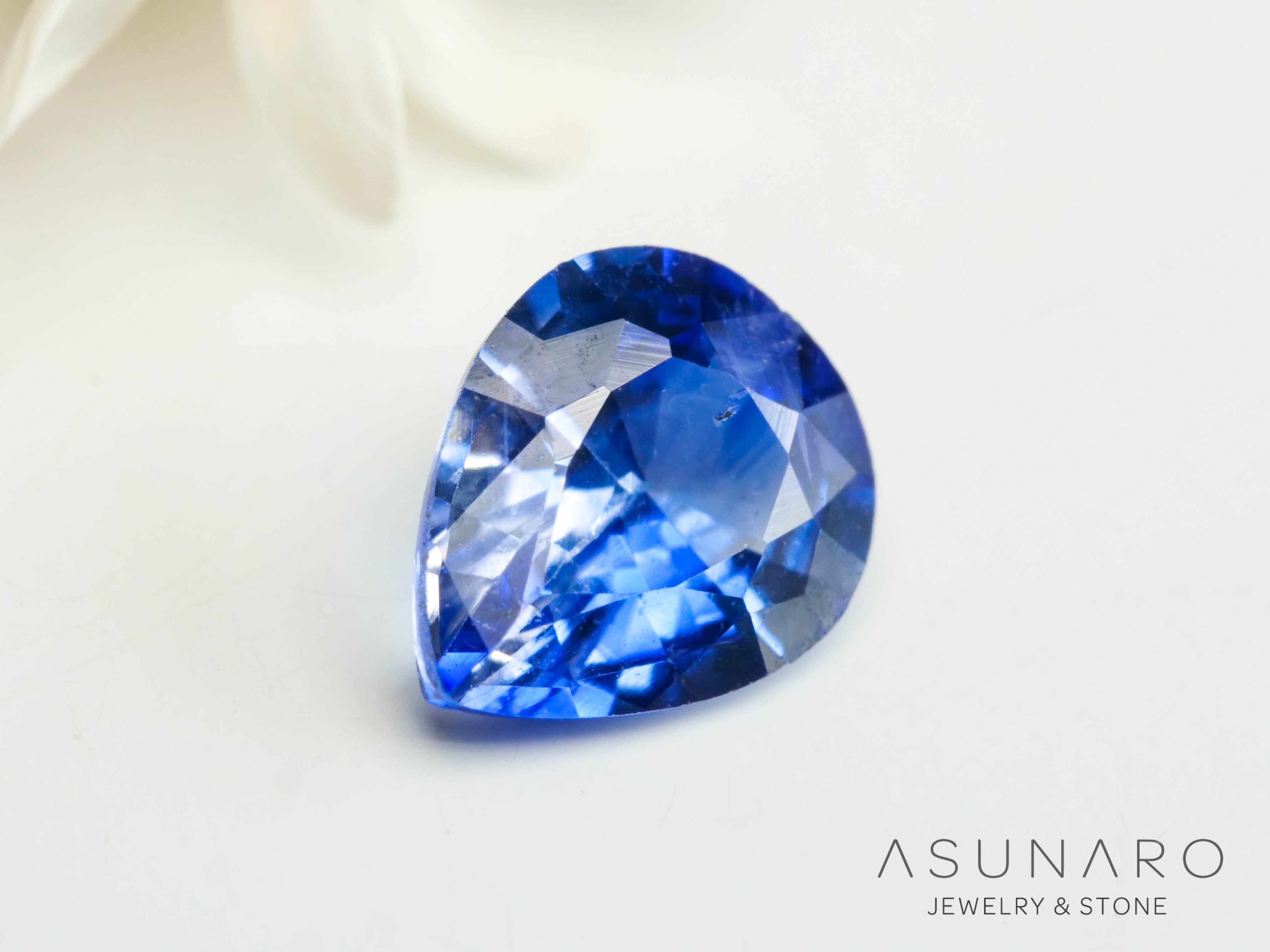 バイカラーサファイア  ペアシェイプ　スリランカ産　0.37ct【250210-2814】