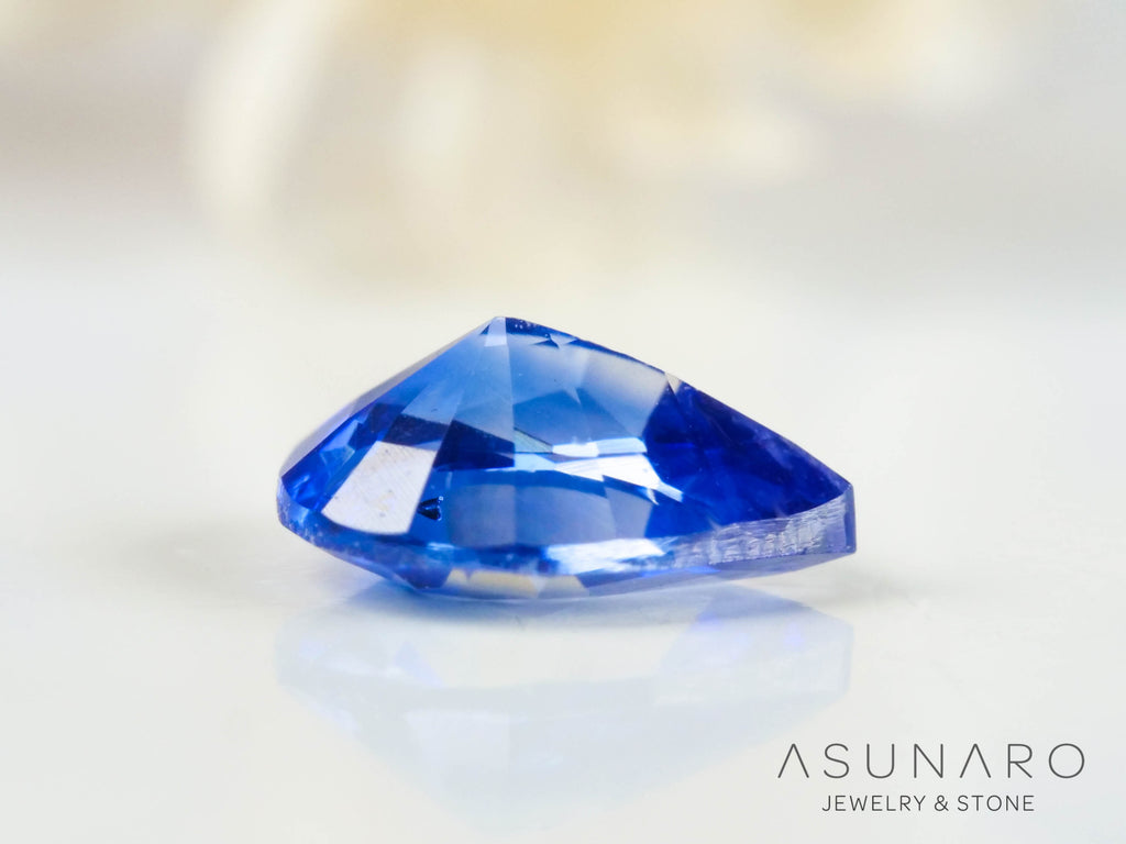 バイカラーサファイア  ペアシェイプ　スリランカ産　0.37ct【250210-2814】