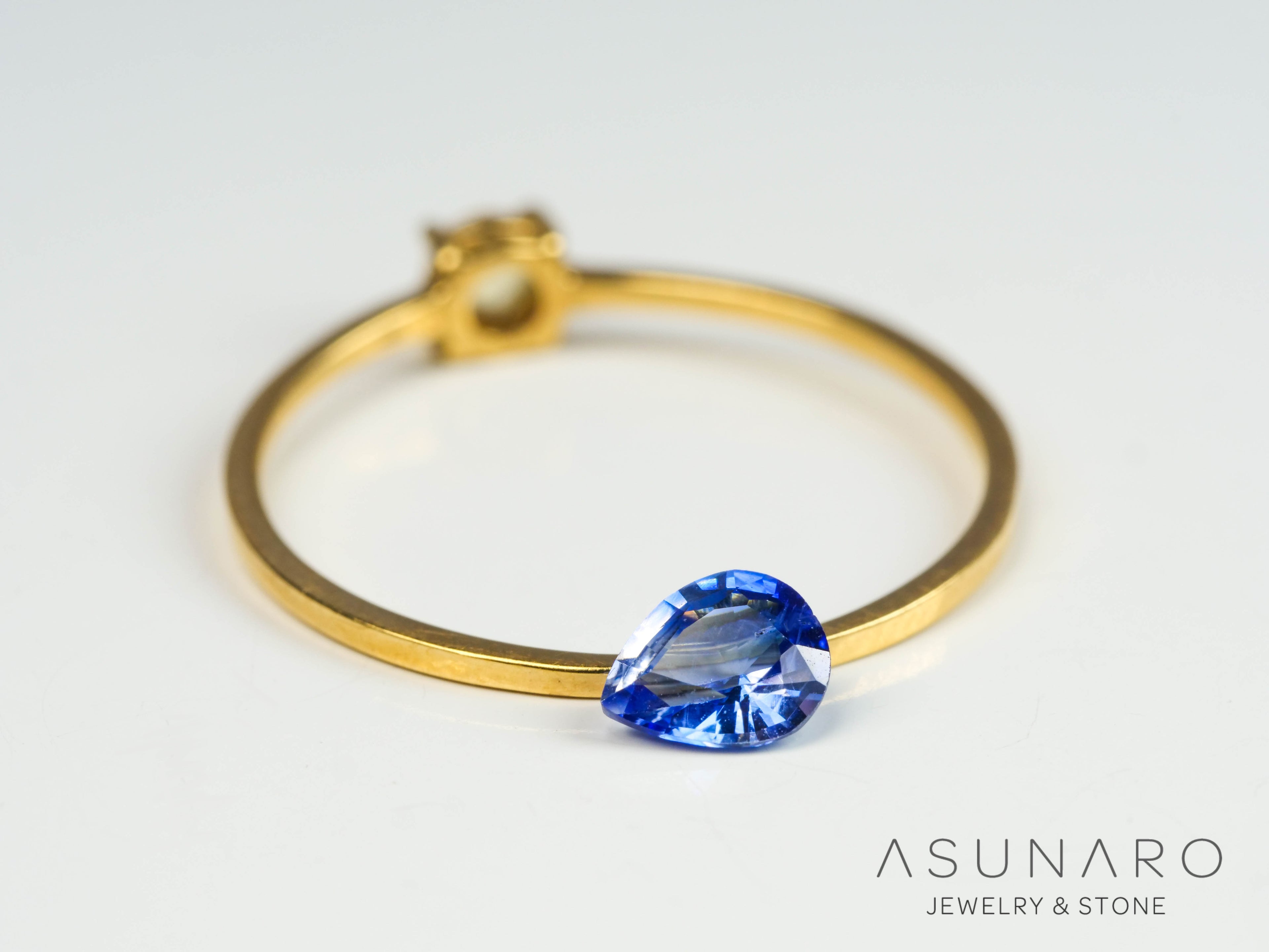 バイカラーサファイア  ペアシェイプ　スリランカ産　0.37ct【250210-2814】