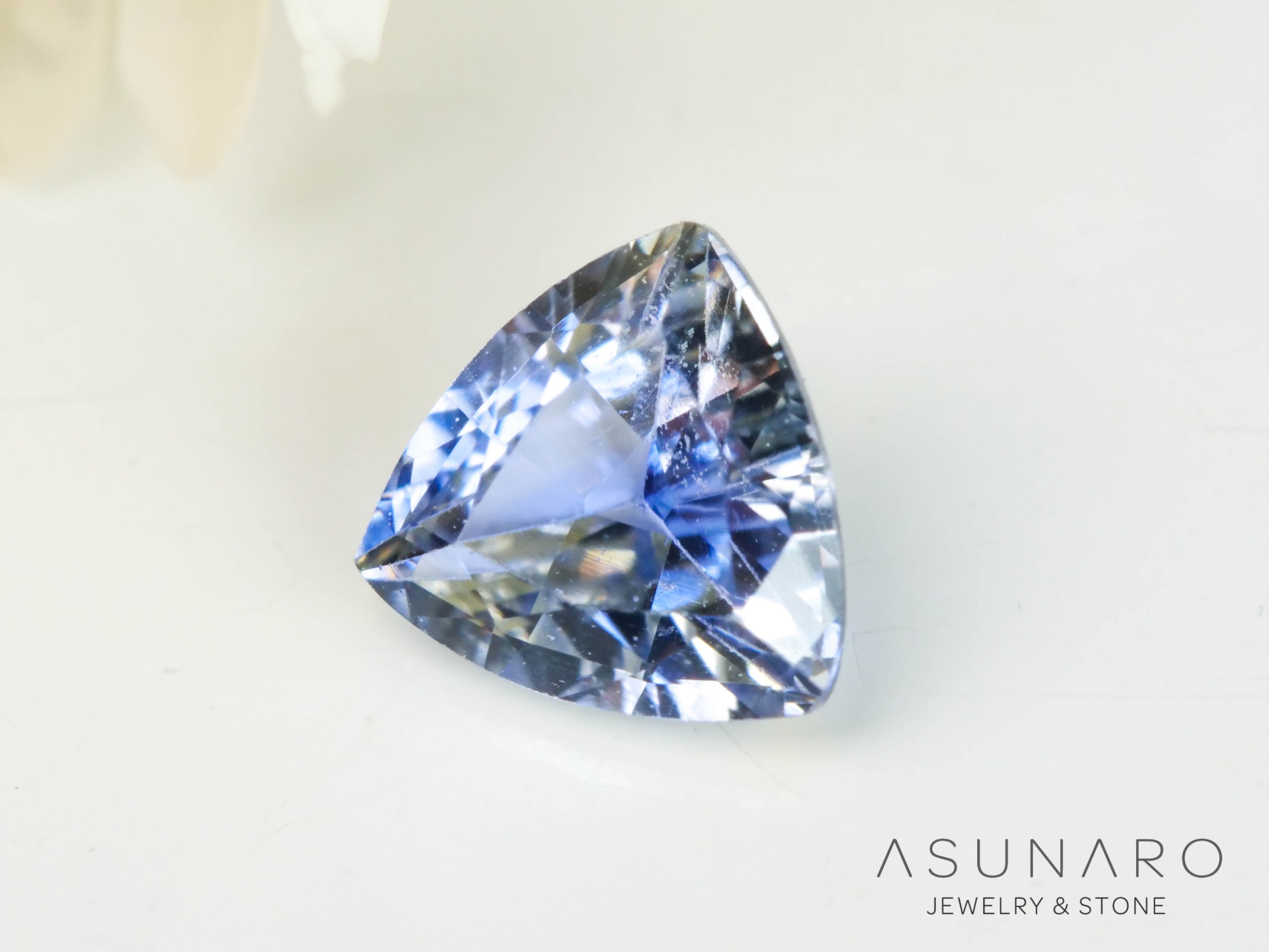 バイカラーサファイア  トリリアントカット　スリランカ産　0.27ct【250210-2816】