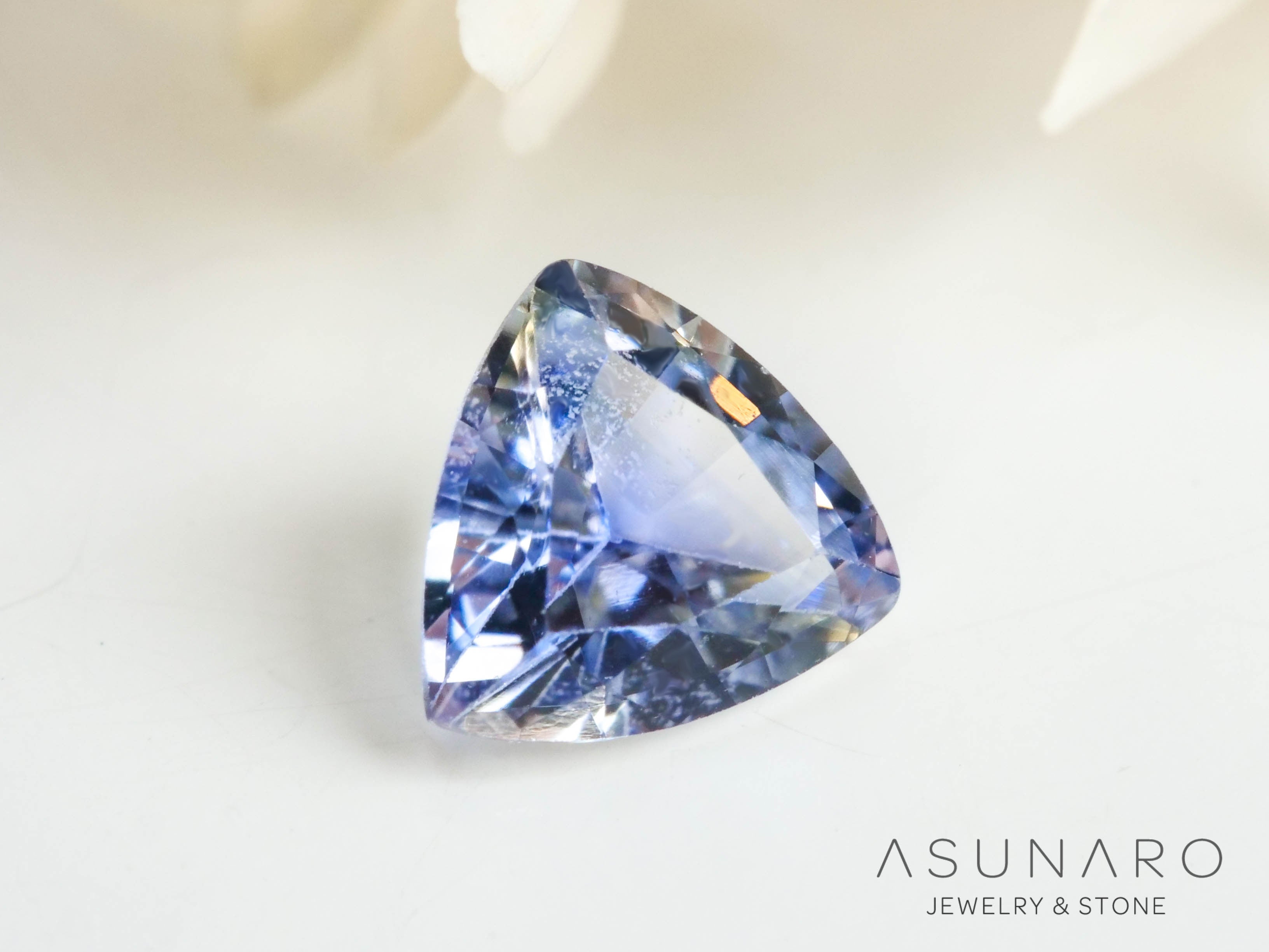 バイカラーサファイア トリリアントカット スリランカ産 0.27ct