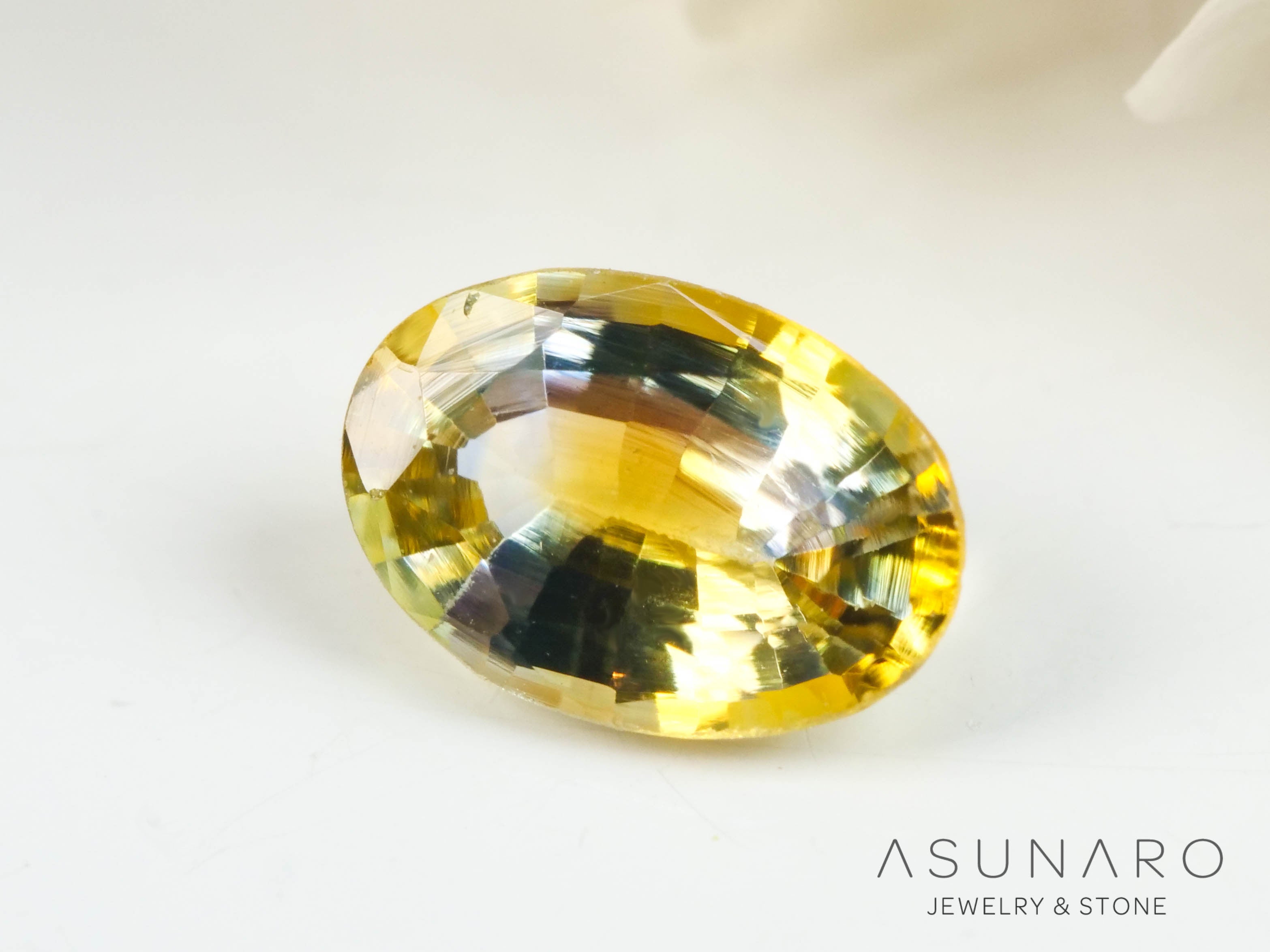 バイカラーサファイア 　オーバルカット　 スリランカ産　0.36ct【250210-2817】