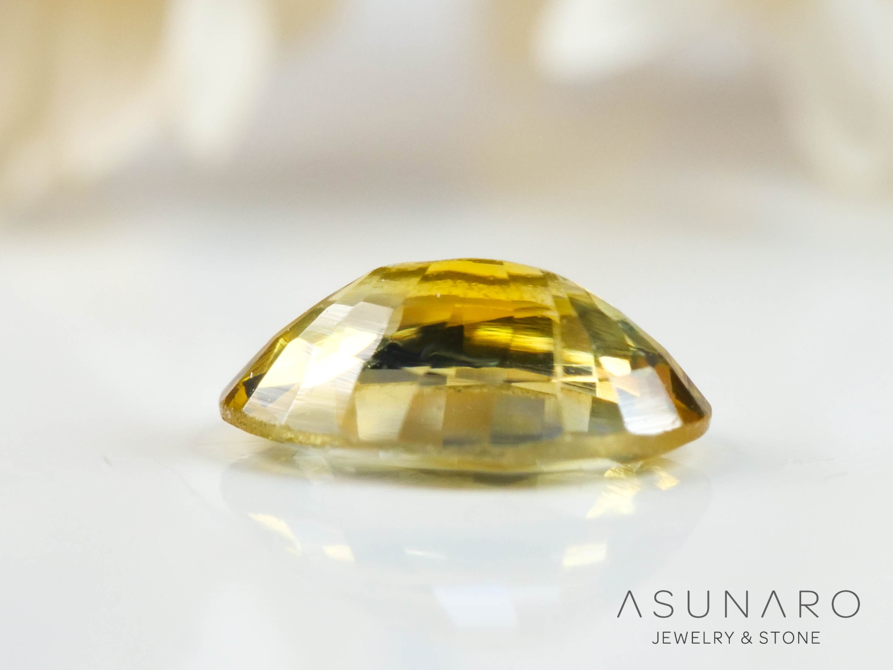 バイカラーサファイア 　オーバルカット　 スリランカ産　0.36ct【250210-2817】