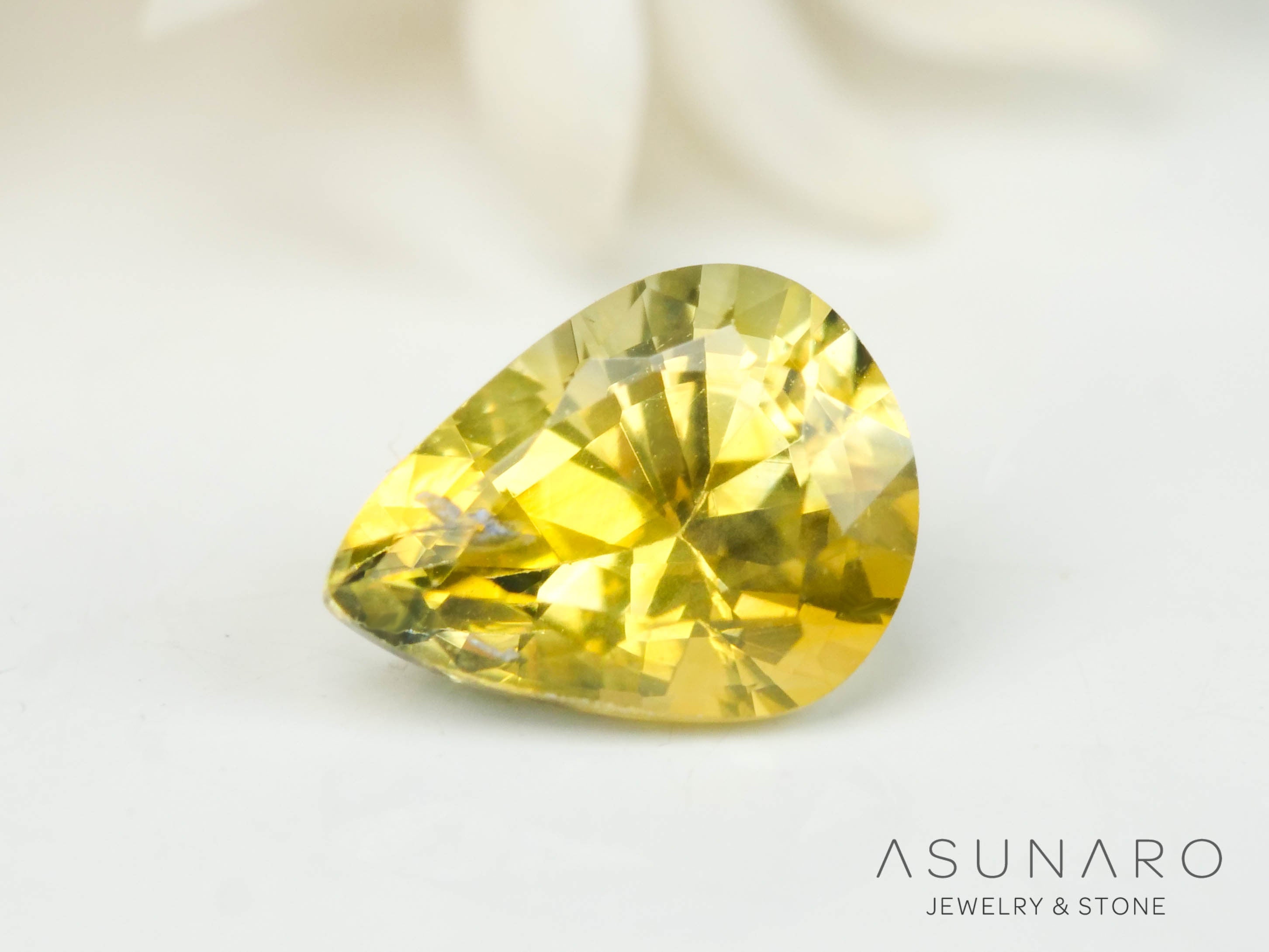 バイカラーサファイア 　ペアシェイプ　 スリランカ産　0.28ct【250210-2819】