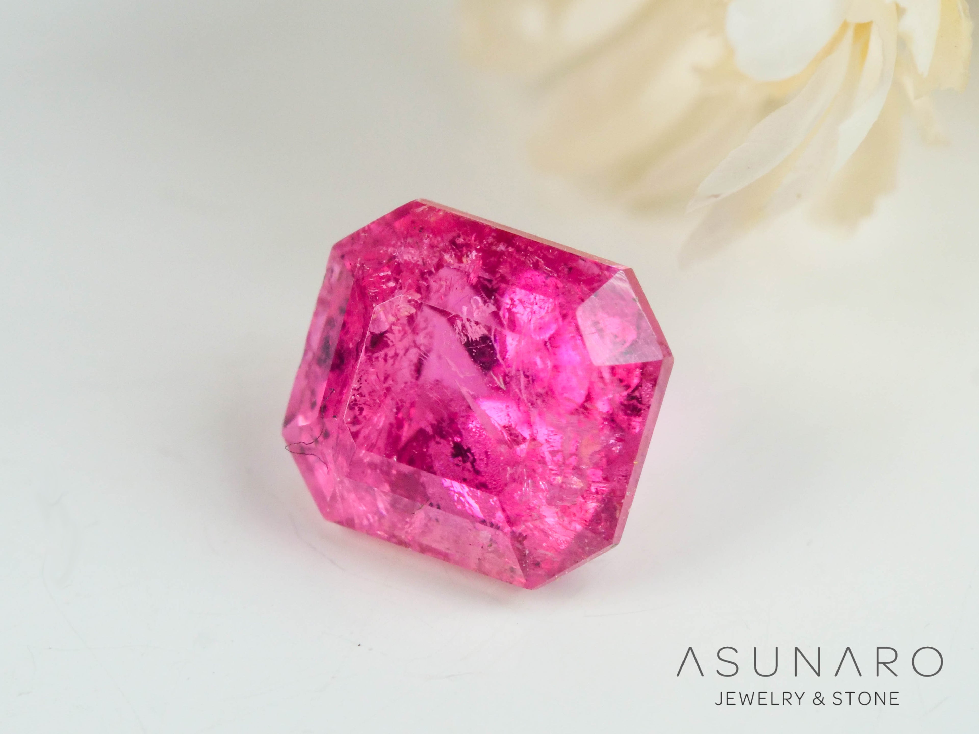 ピンクトルマリン　エメラルドカット　アフガニスタン産　0.55ct【250409-2835】