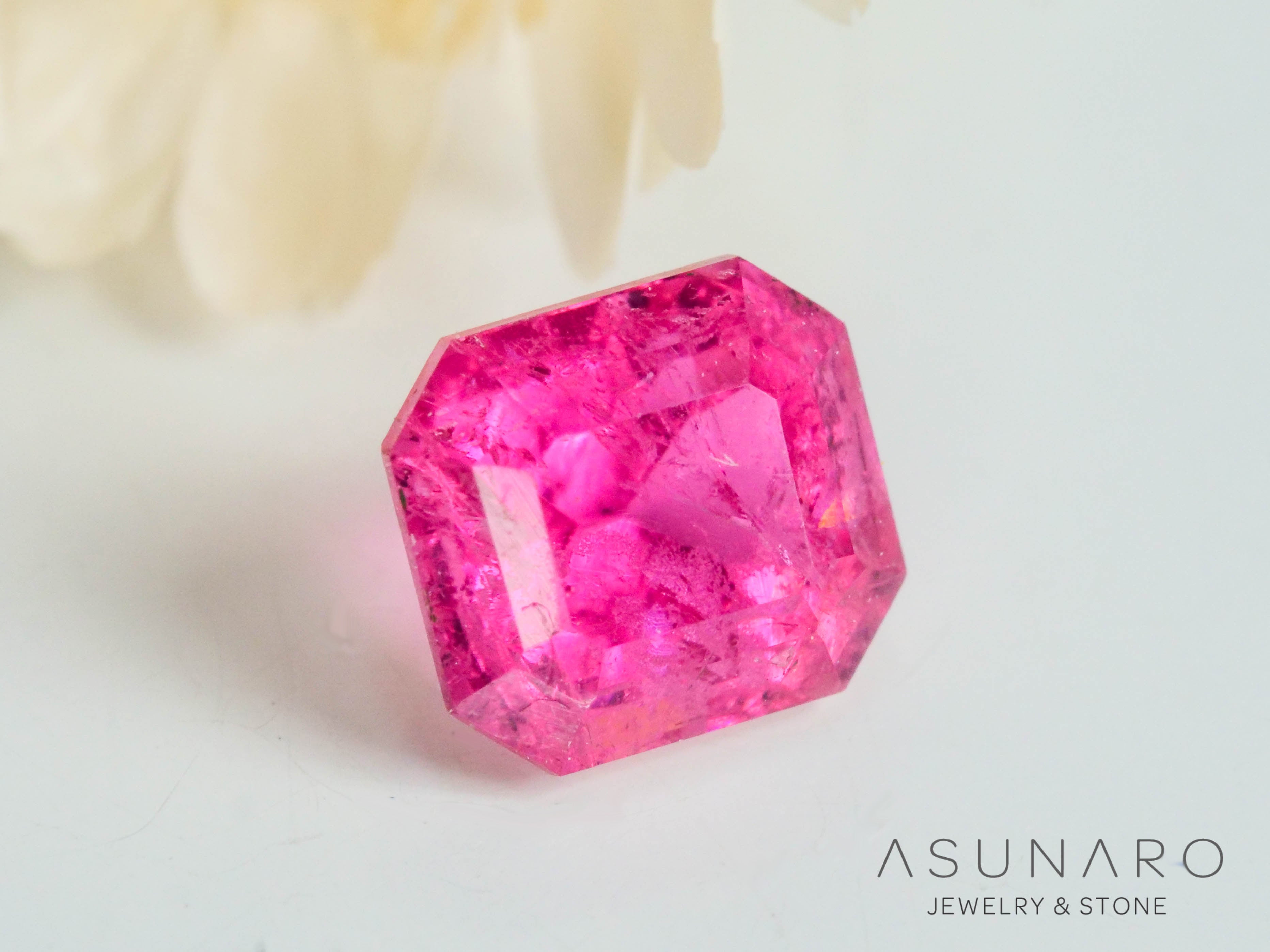 ピンクトルマリン　エメラルドカット　アフガニスタン産　0.55ct【250409-2835】