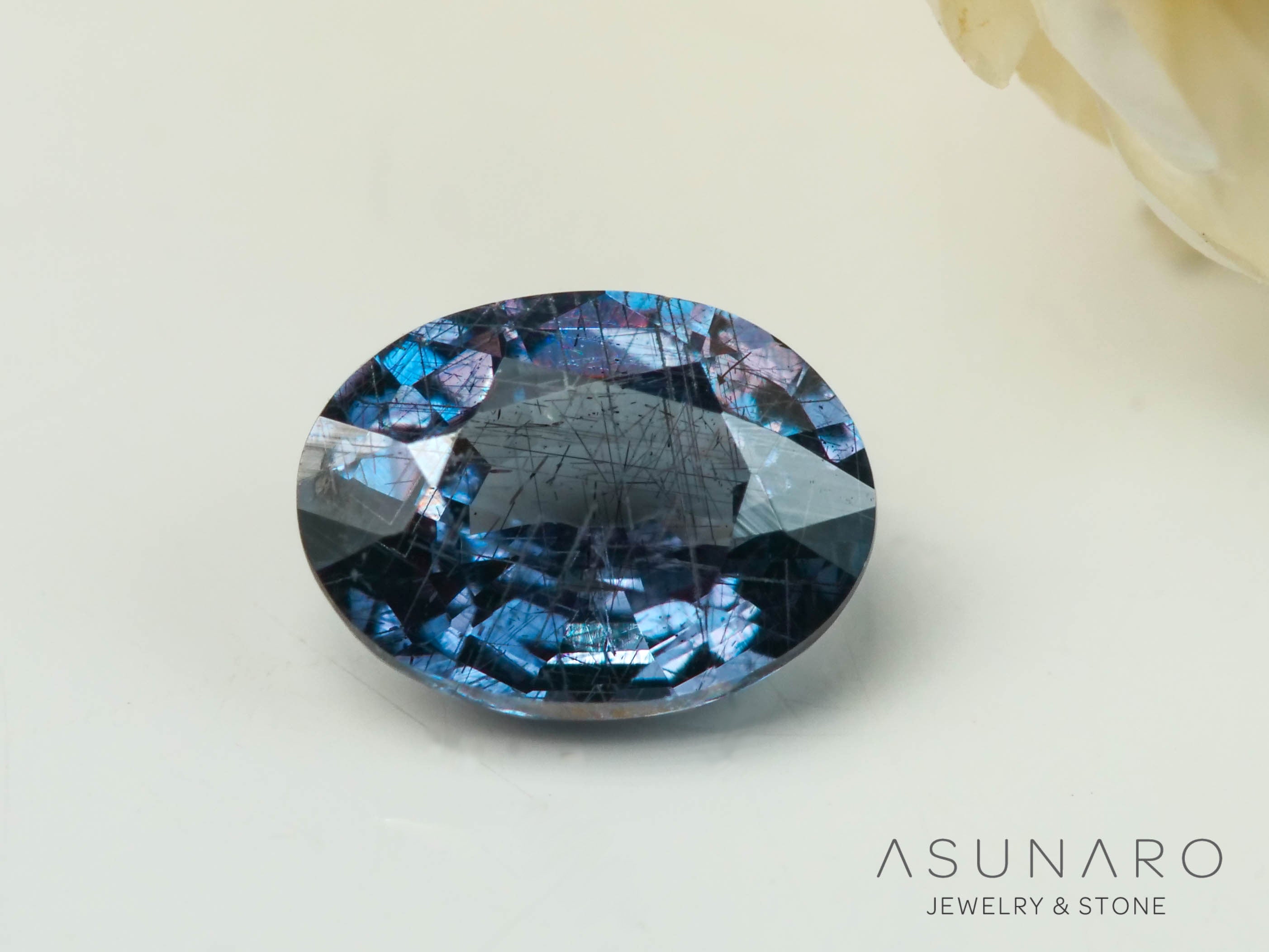 ベキリーブルーガーネット　オーバルカット　 マダガスカル産　0.24ct【250411-2927】