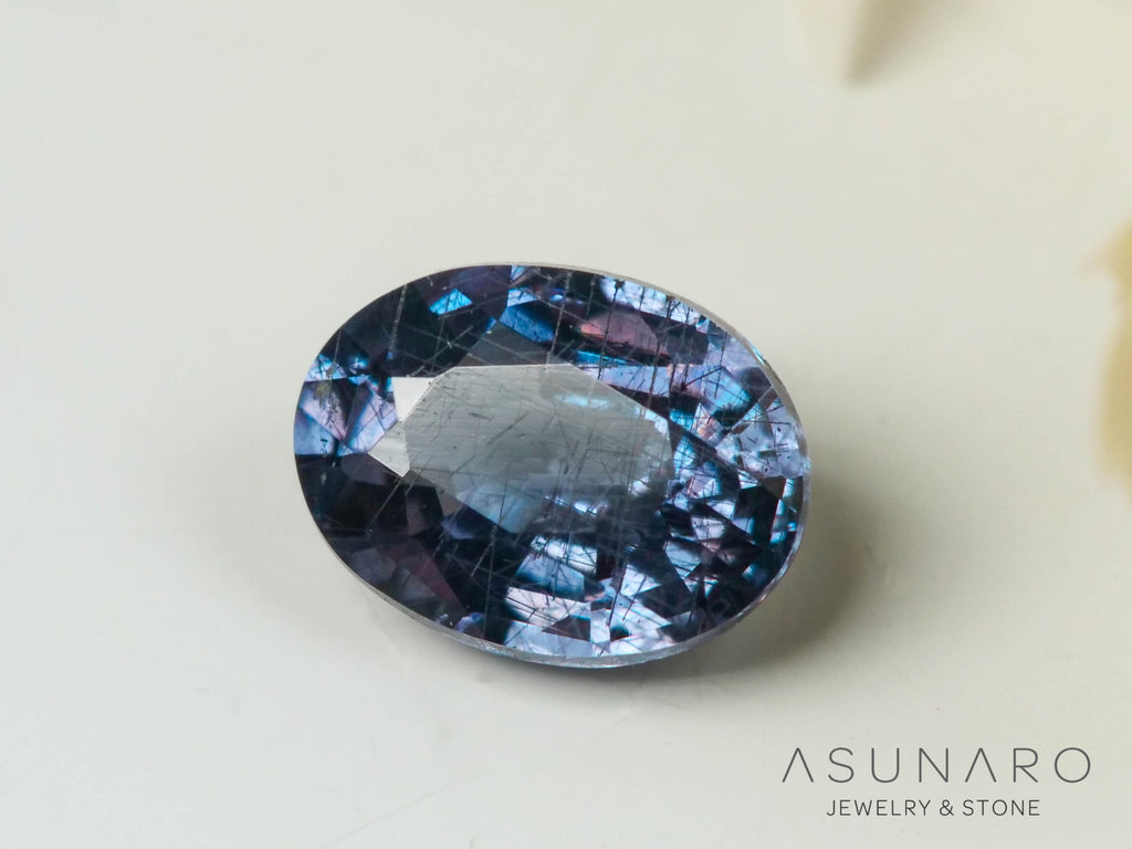 ベキリーブルーガーネット　オーバルカット　 マダガスカル産　0.24ct【250411-2927】