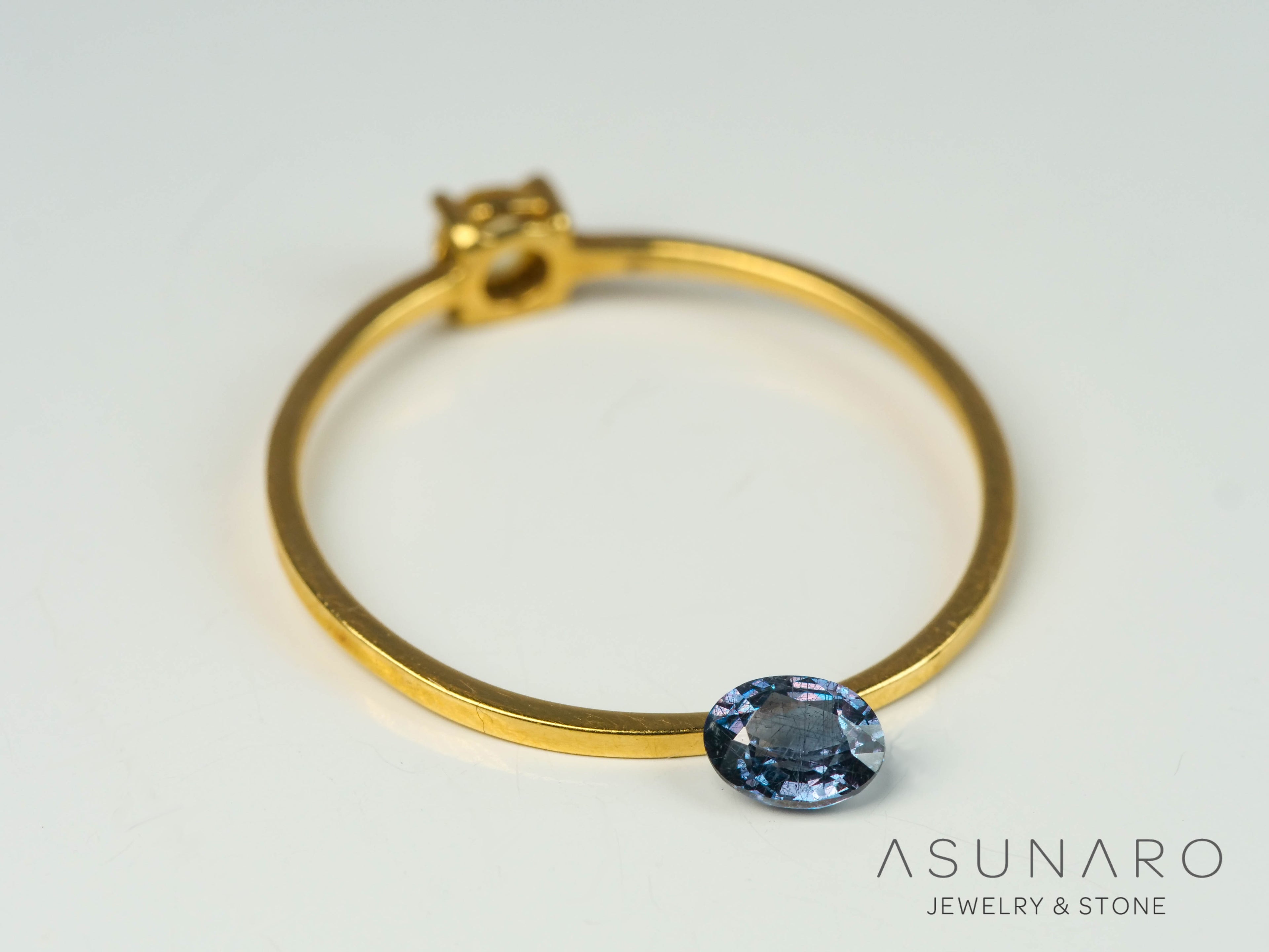 ベキリーブルーガーネット　オーバルカット　 マダガスカル産　0.24ct【250411-2927】