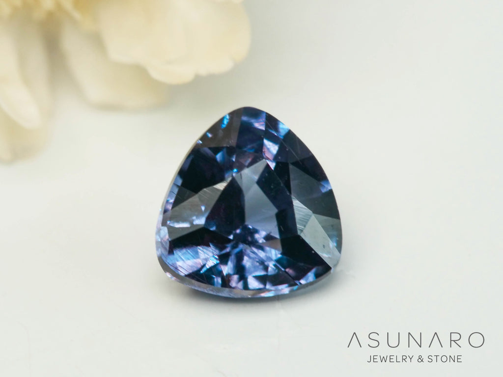 ベキリーブルーガーネット　トリリアントカット　 マダガスカル産　0.30ct【250411-2928】