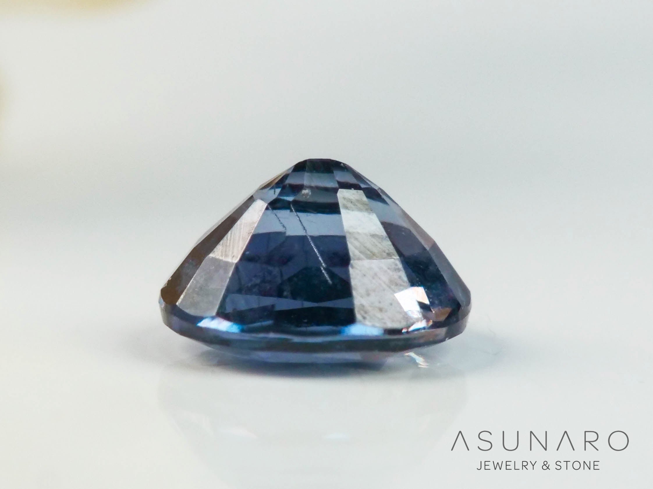 ベキリーブルーガーネット　オーバルカット　 マダガスカル産　0.18ct【250411-2929】