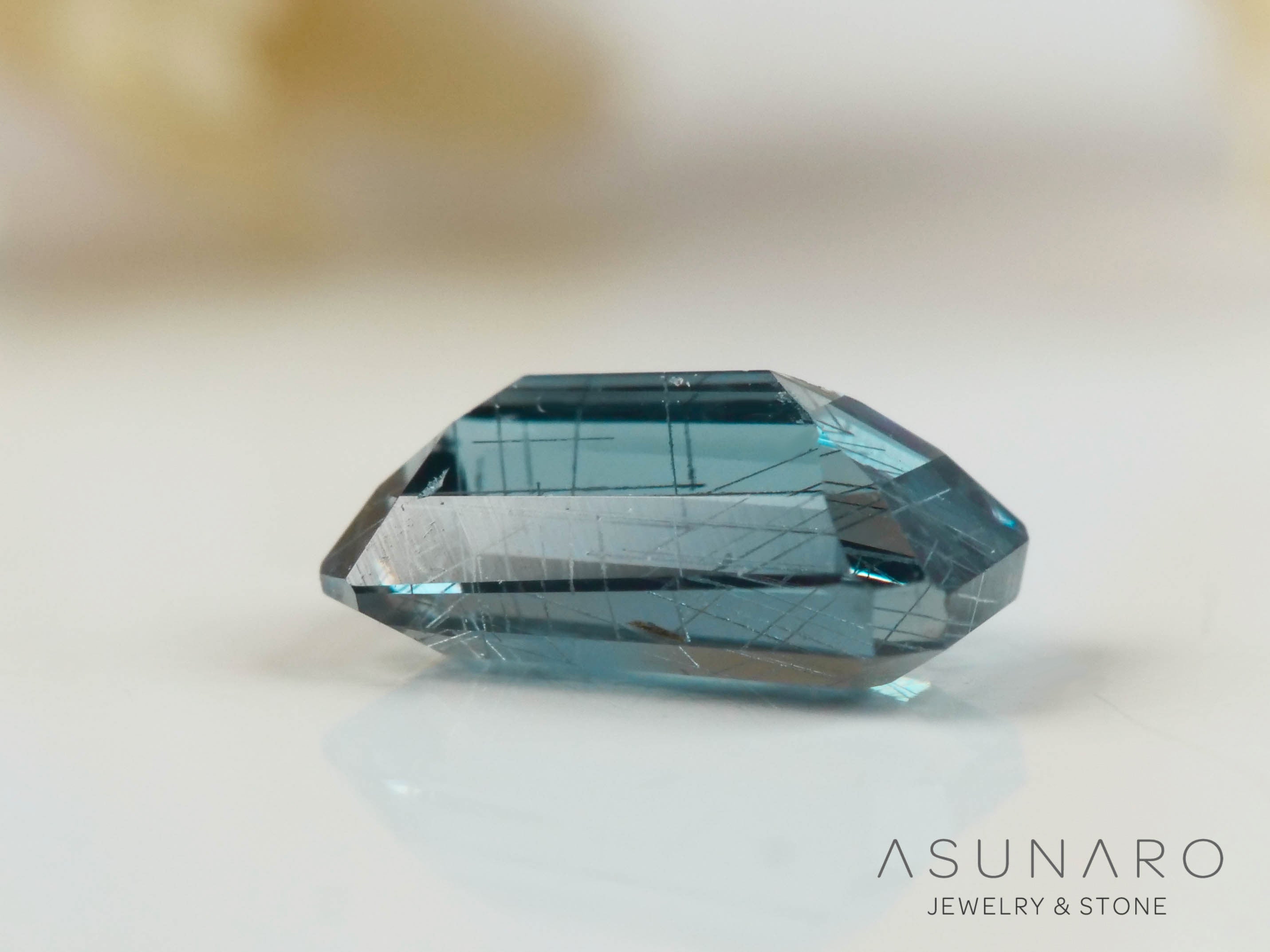 ベキリーブルーガーネット　エメラルドカット　 マダガスカル産　0.31ct【250411-2932】