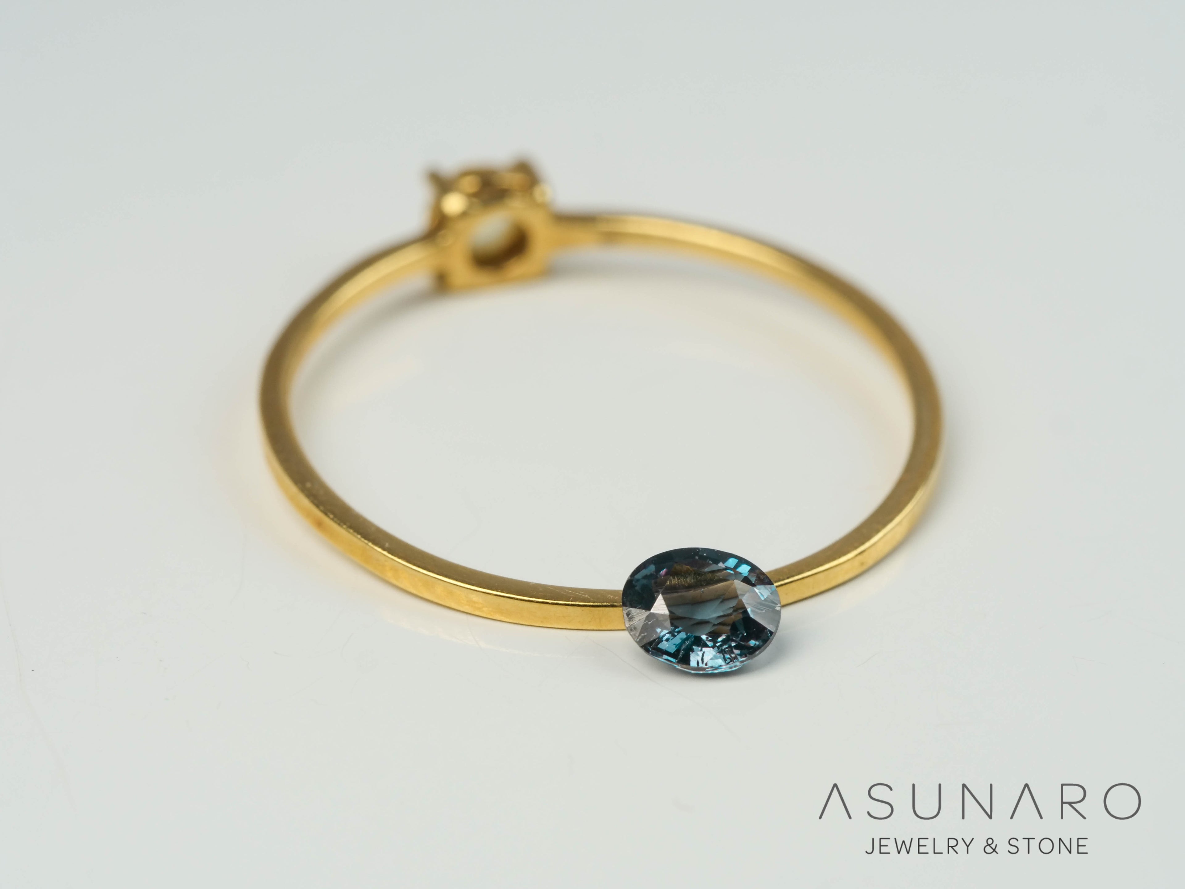 ベキリーブルーガーネット　オーバルカット　 マダガスカル産　0.22ct【250411-2933】