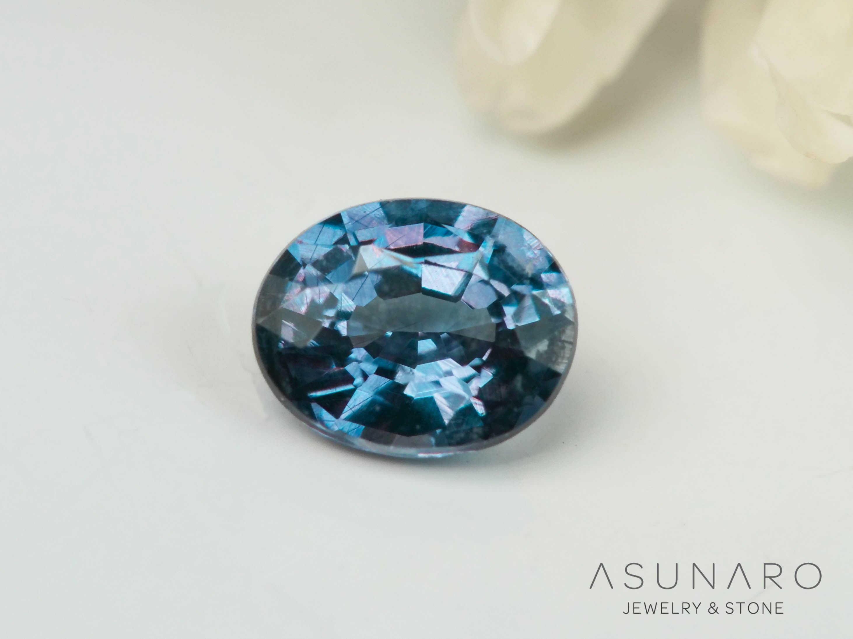 ベキリーブルーガーネット　オーバルカット　 マダガスカル産　0.16ct【250411-2934】