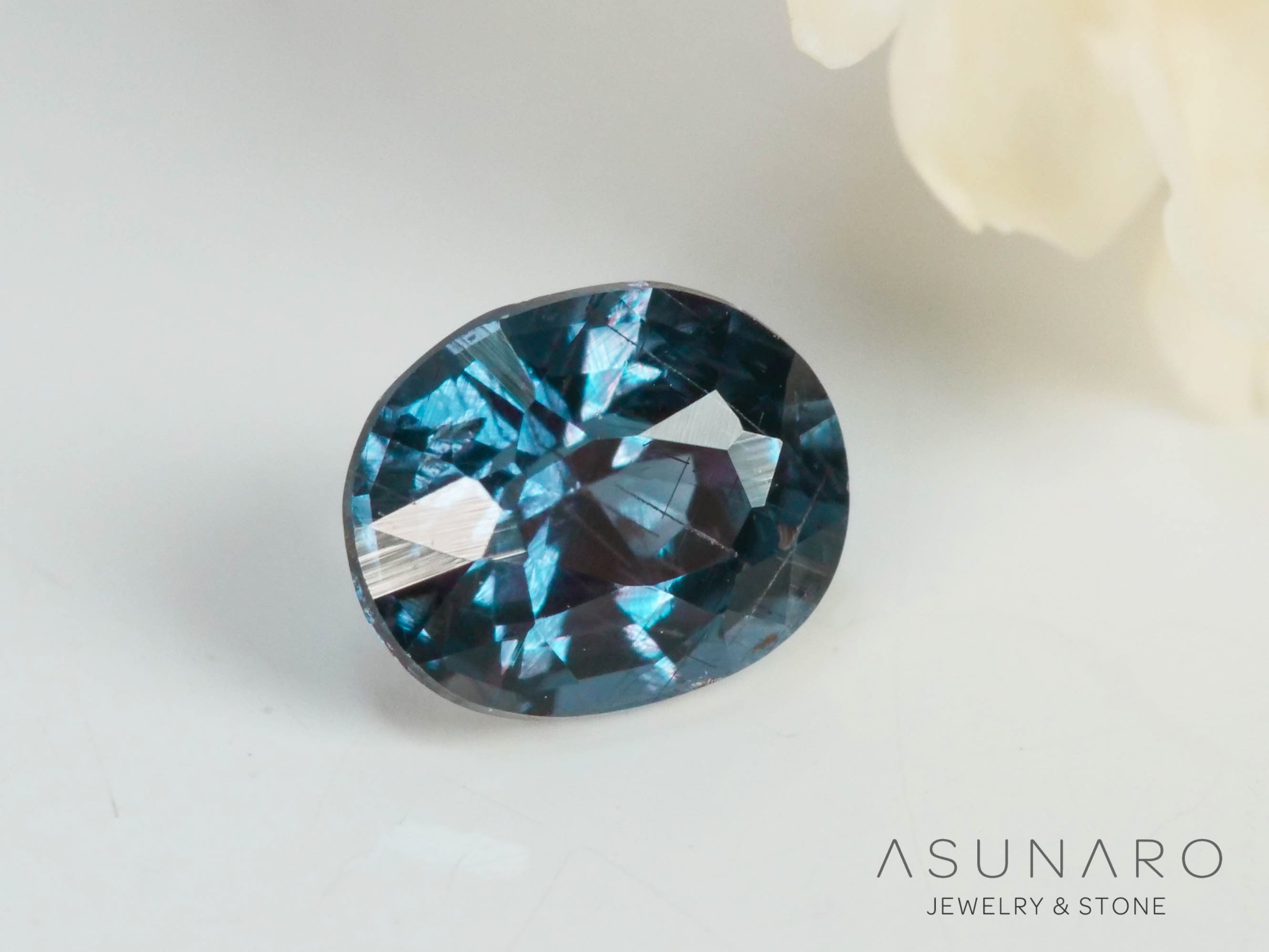 ベキリーブルーガーネット　オーバルカット　 マダガスカル産　0.20ct【250411-2936】