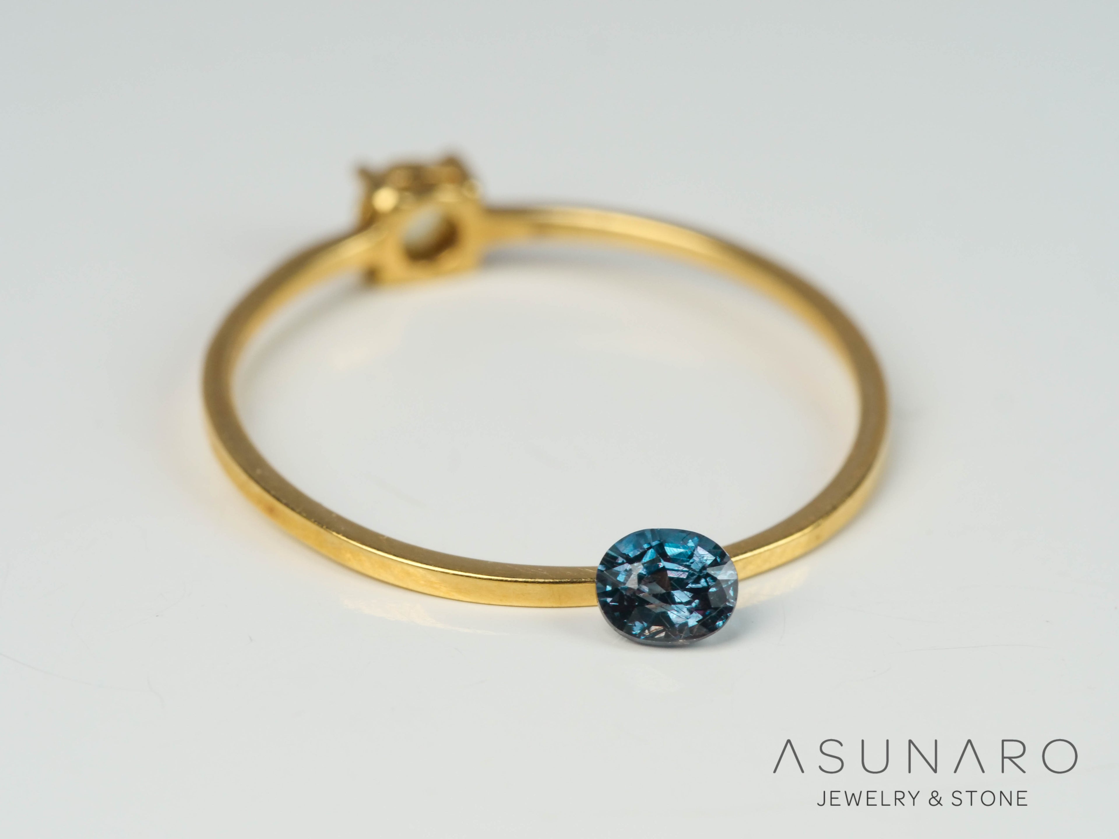 ベキリーブルーガーネット　オーバルカット　 マダガスカル産　0.20ct【250411-2936】