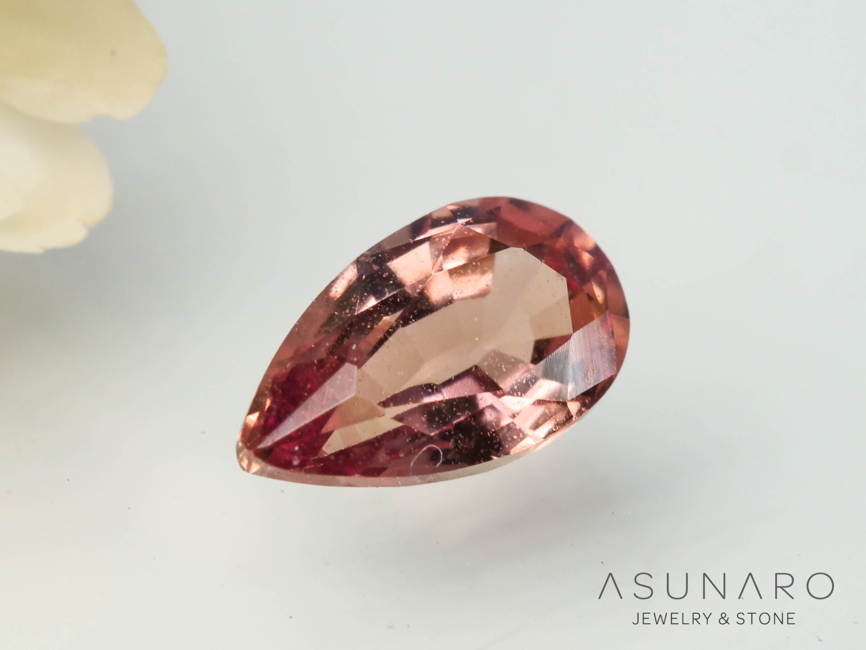 パパラチアサファイア 　ペアシェイプ　 スリランカ産　ソ付き　0.14ct【250428-2967】