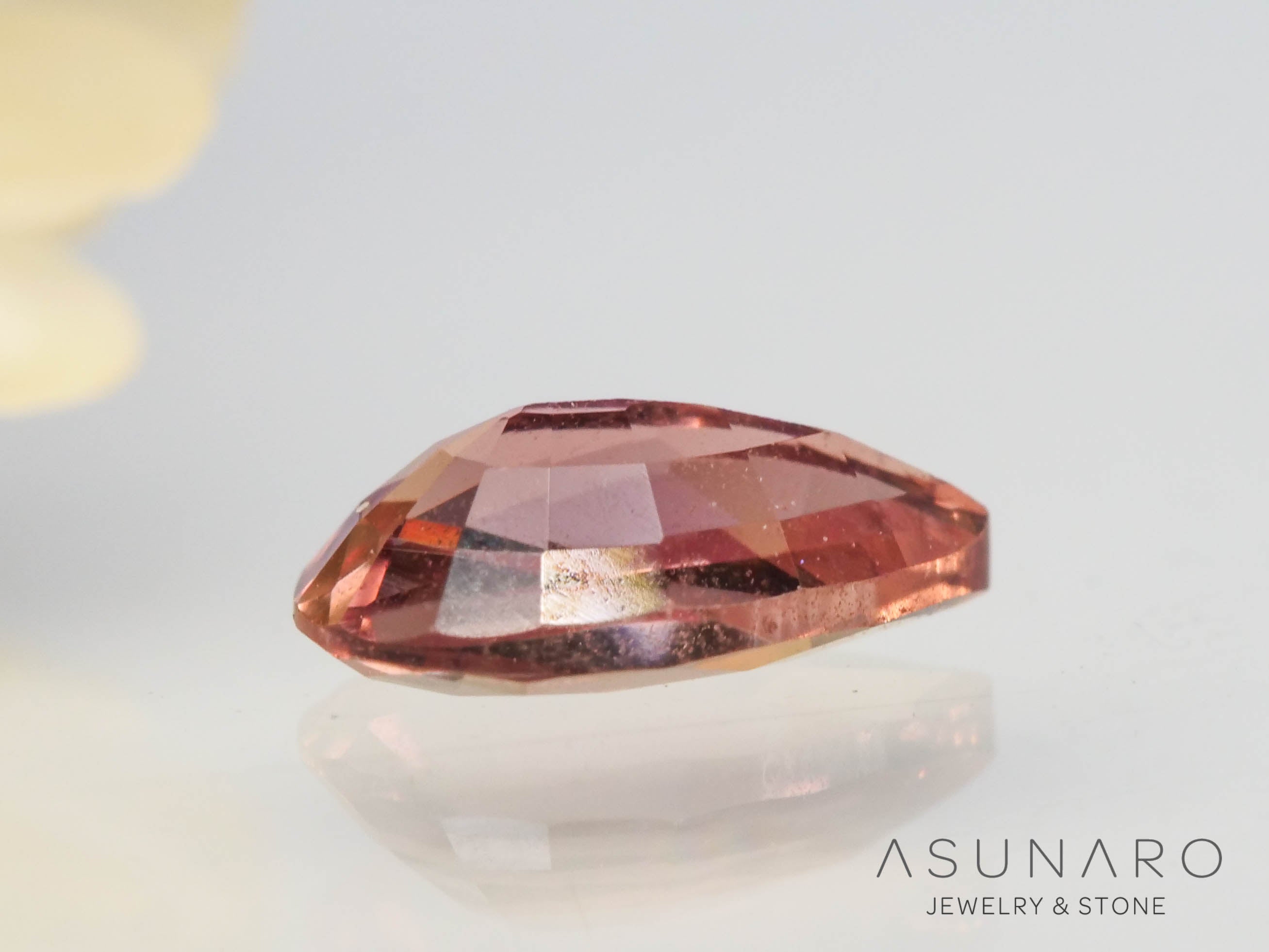 パパラチアサファイア 　ペアシェイプ　 スリランカ産　ソ付き　0.14ct【250428-2967】