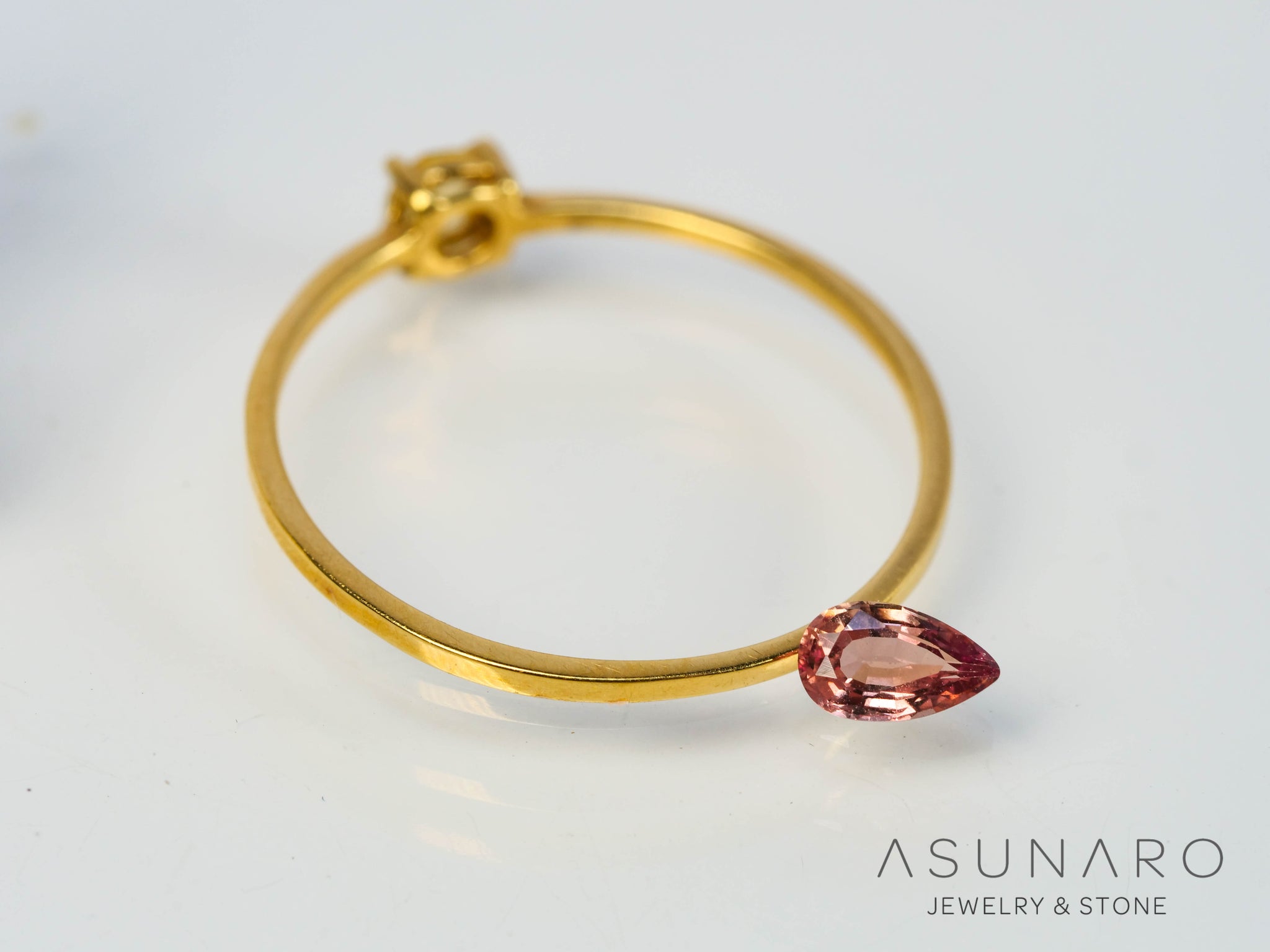 パパラチアサファイア ペアシェイプ スリランカ産 ソ付き 0.14ct