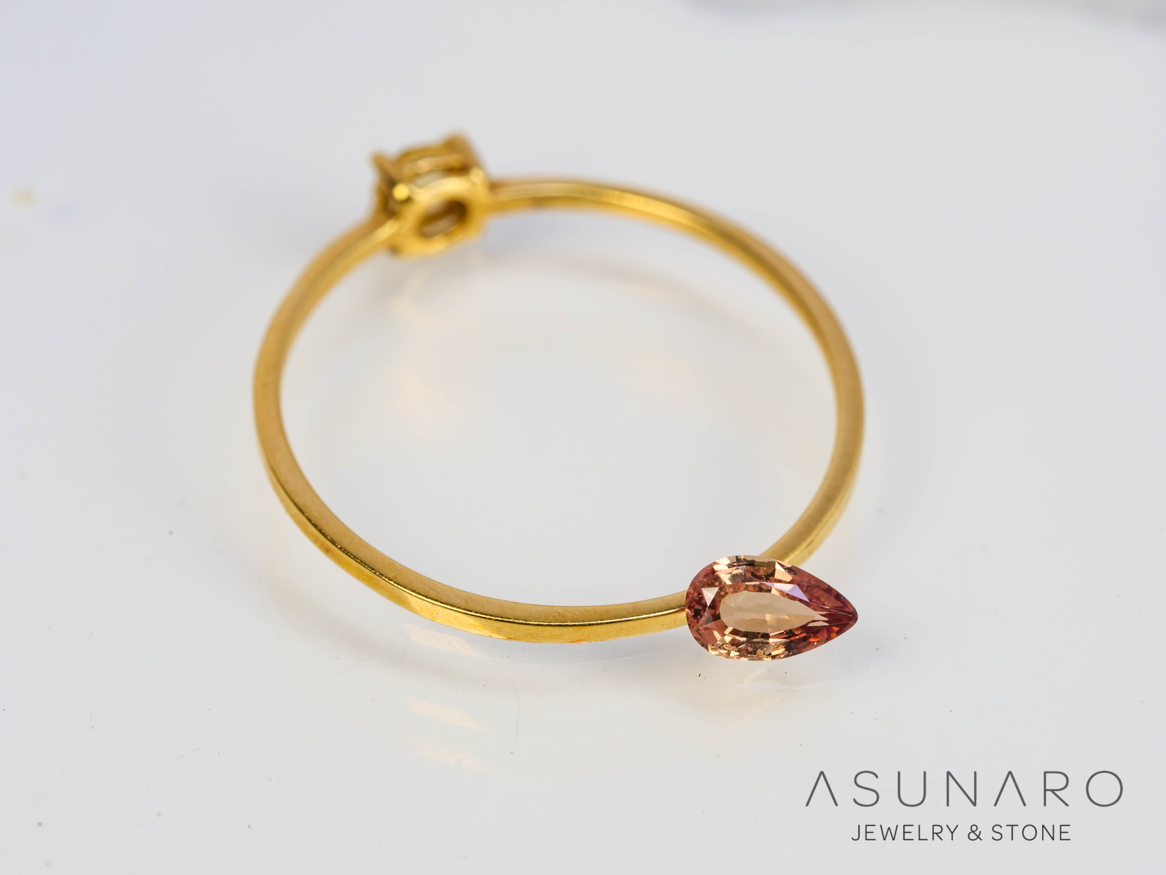 パパラチアサファイア 　ペアシェイプ　 スリランカ産　ソ付き　0.25ct【250428-2968】