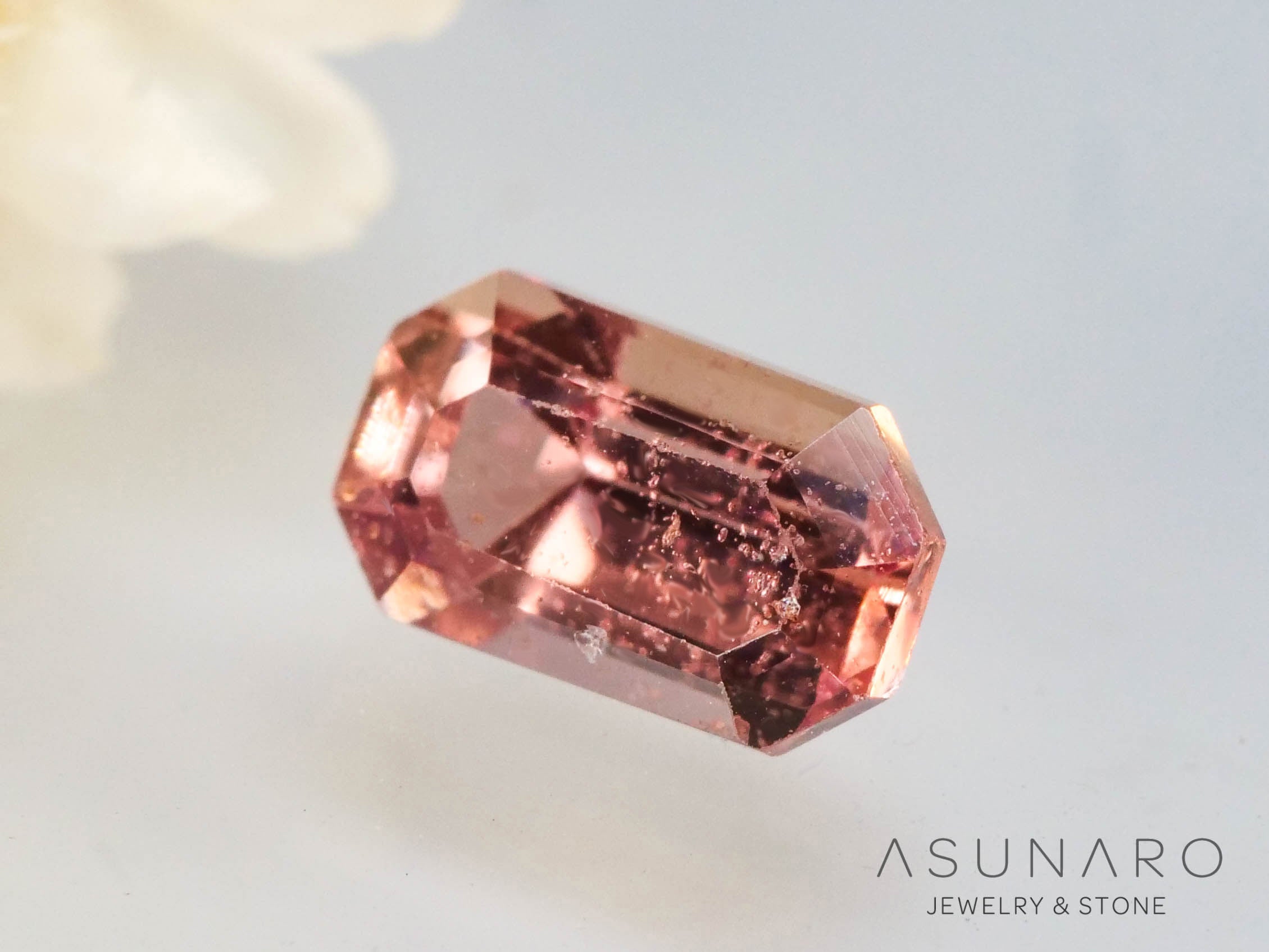 パパラチアサファイア 　エメラルドカット　 スリランカ産　ソ付き　0.44ct【250428-2972】