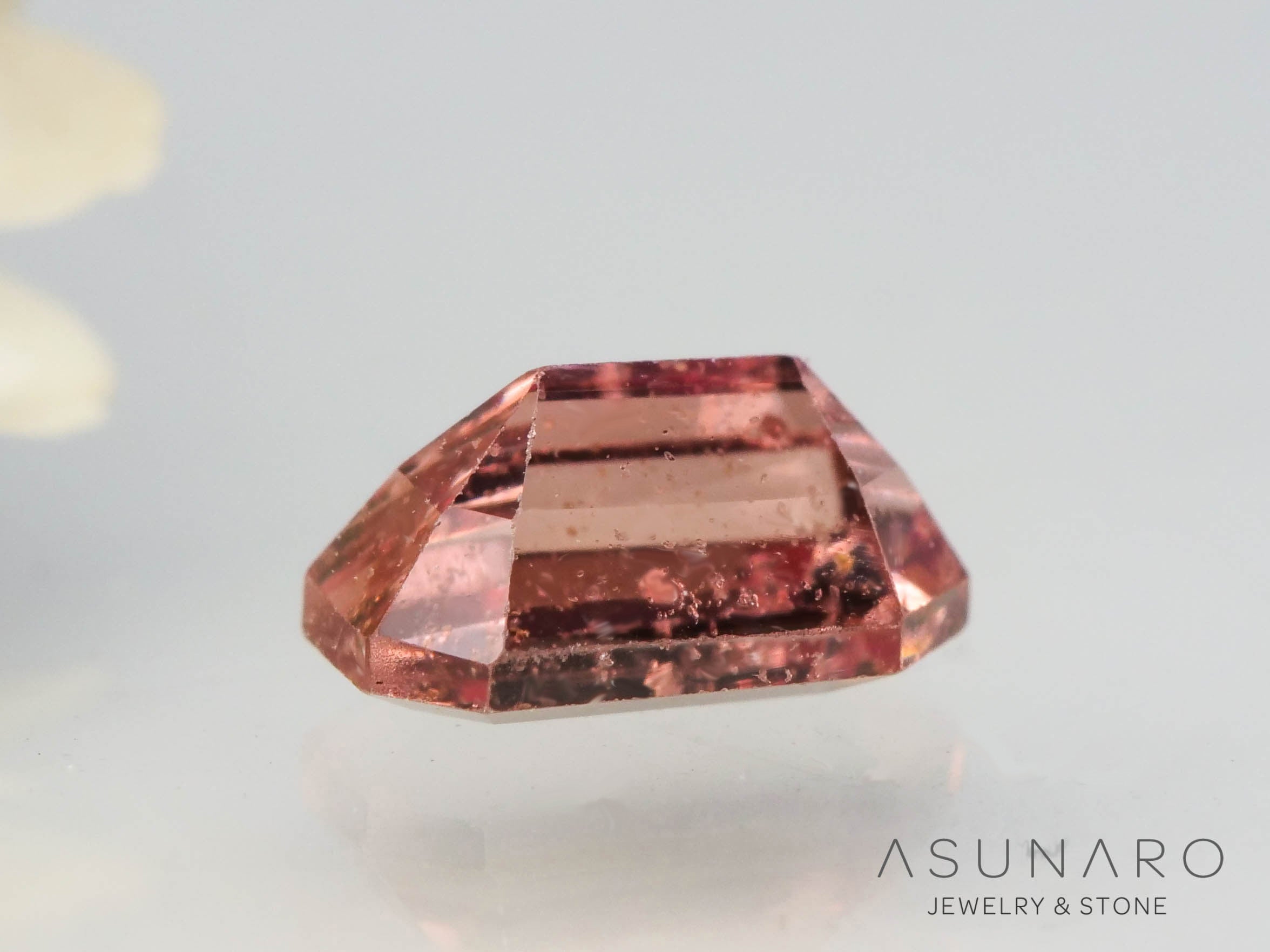 パパラチアサファイア 　エメラルドカット　 スリランカ産　ソ付き　0.44ct【250428-2972】