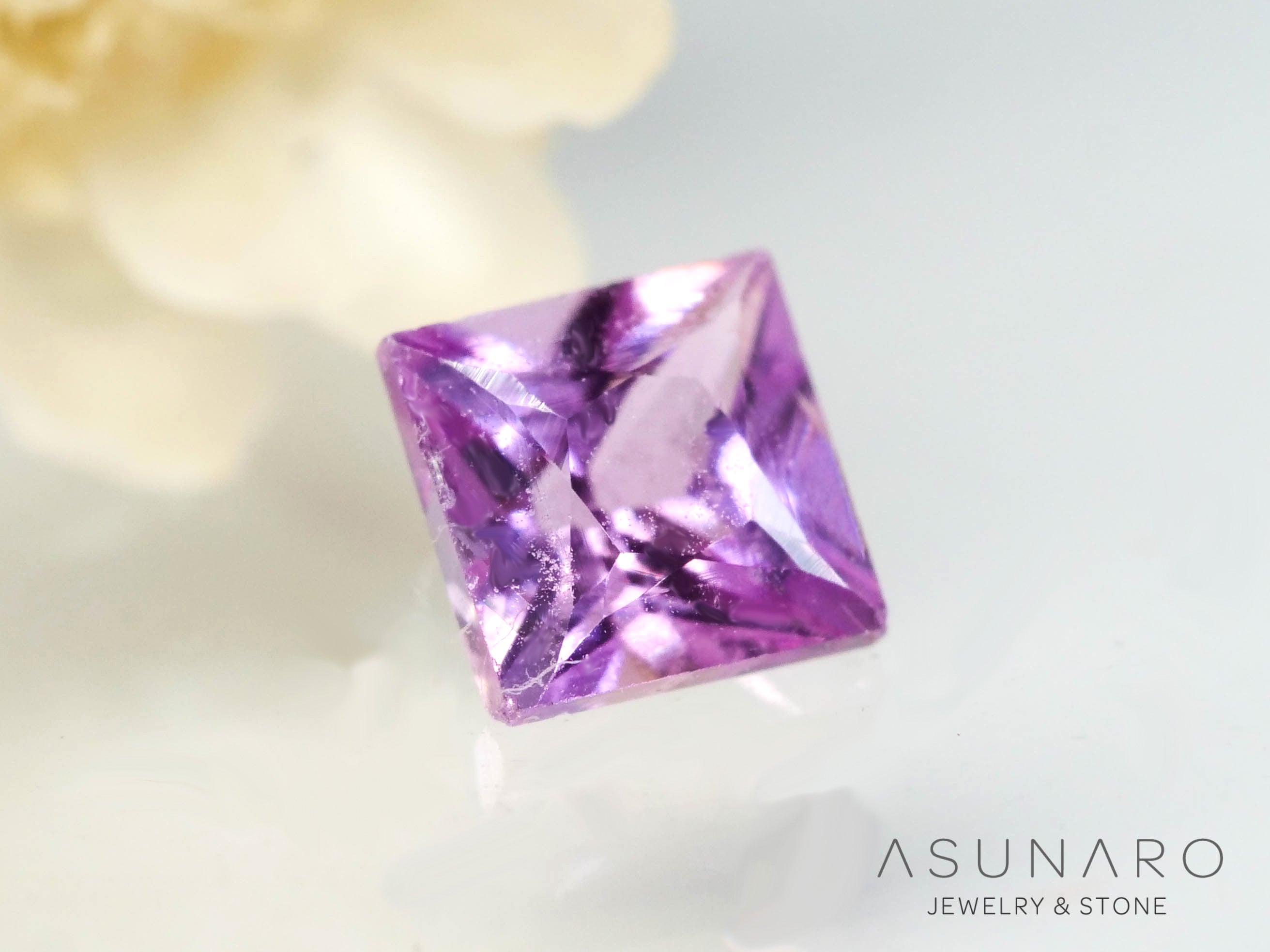 パパラチアサファイア プリンセスカット スリランカ産 ソ付き 0.18ct