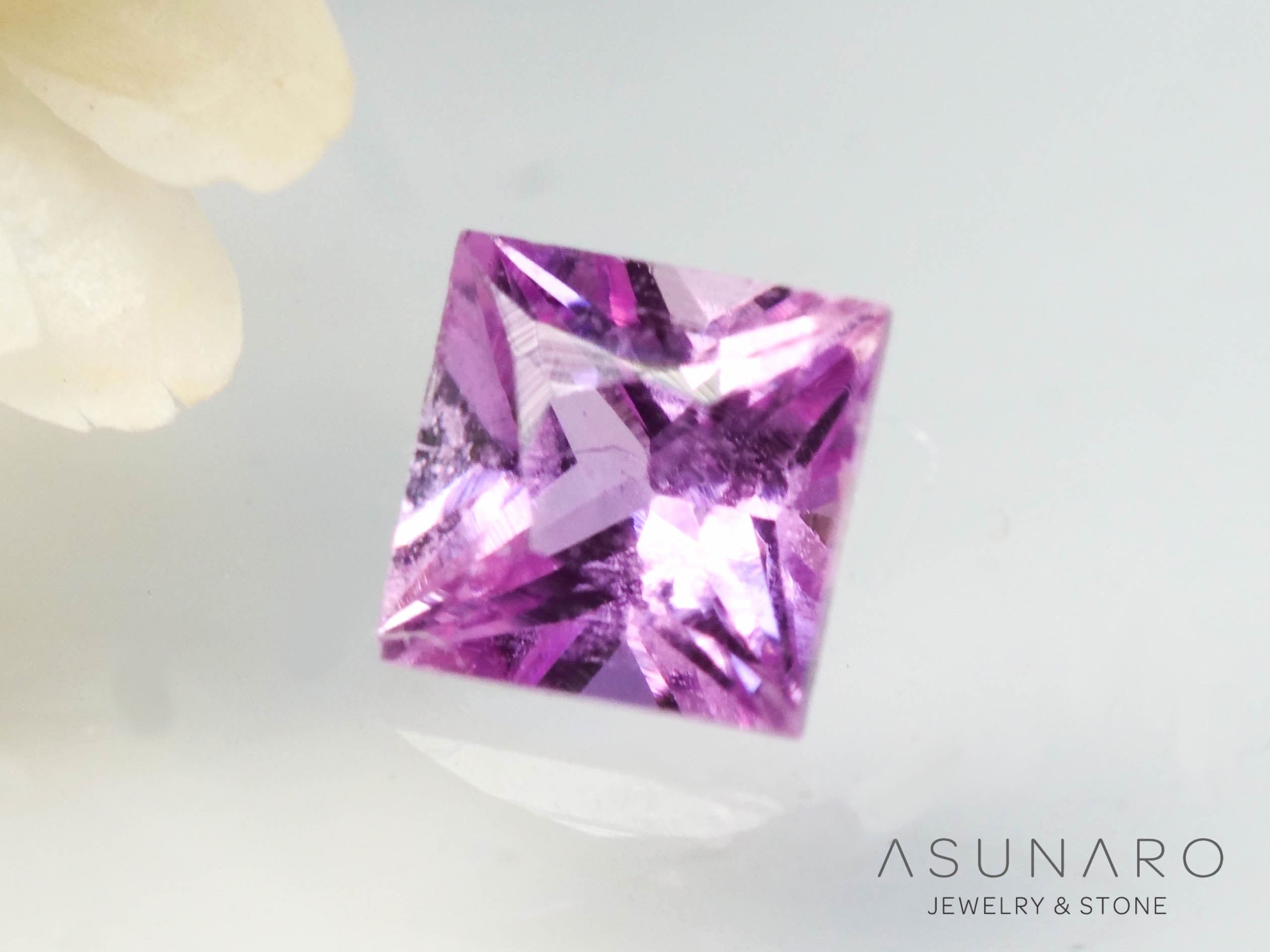 パパラチアサファイア 　プリンセスカット　 スリランカ産　ソ付き　0.18ct【250428-2973】