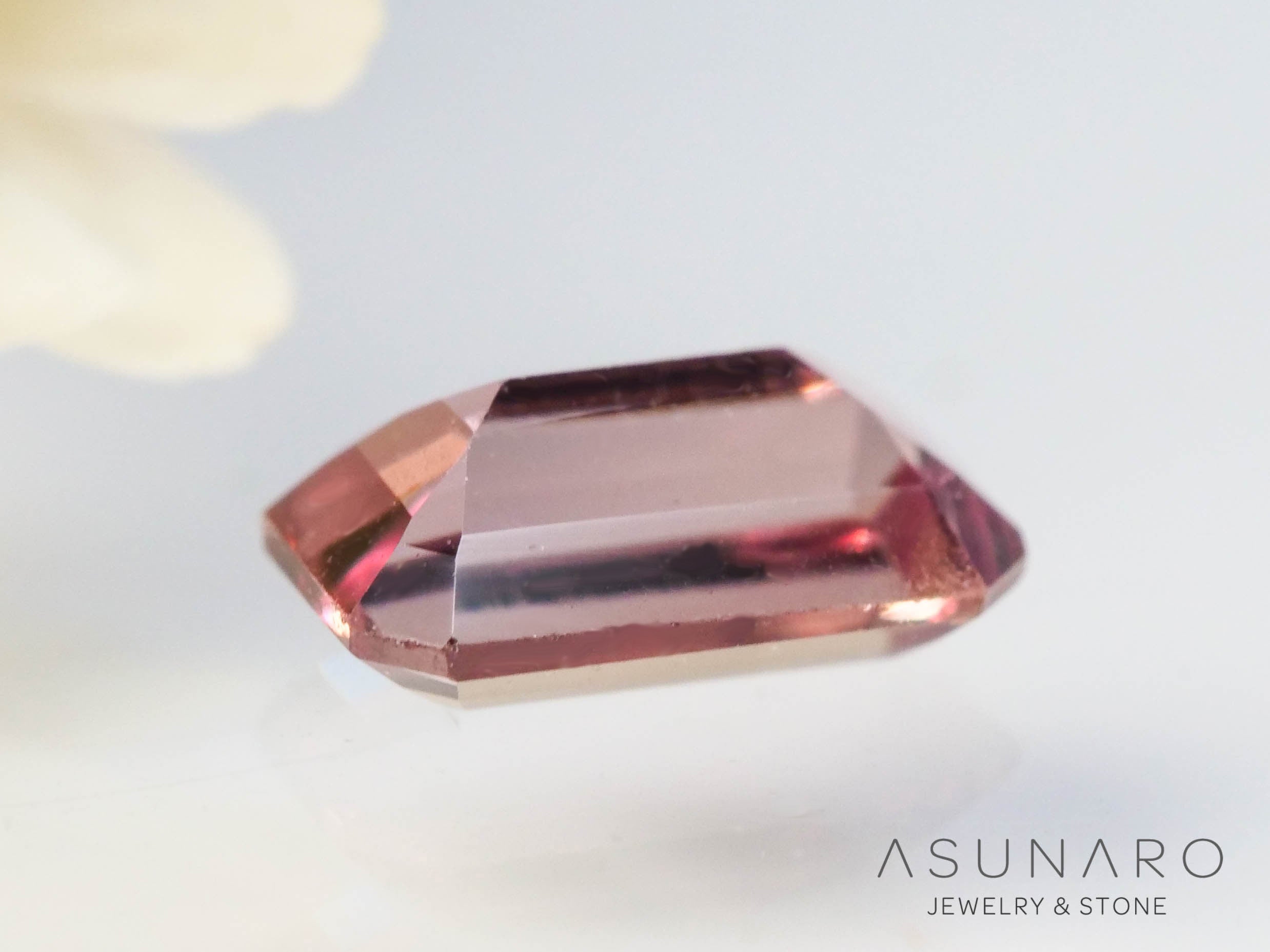 パパラチアサファイア エメラルドカット スリランカ産 ソ付き 0.33ct