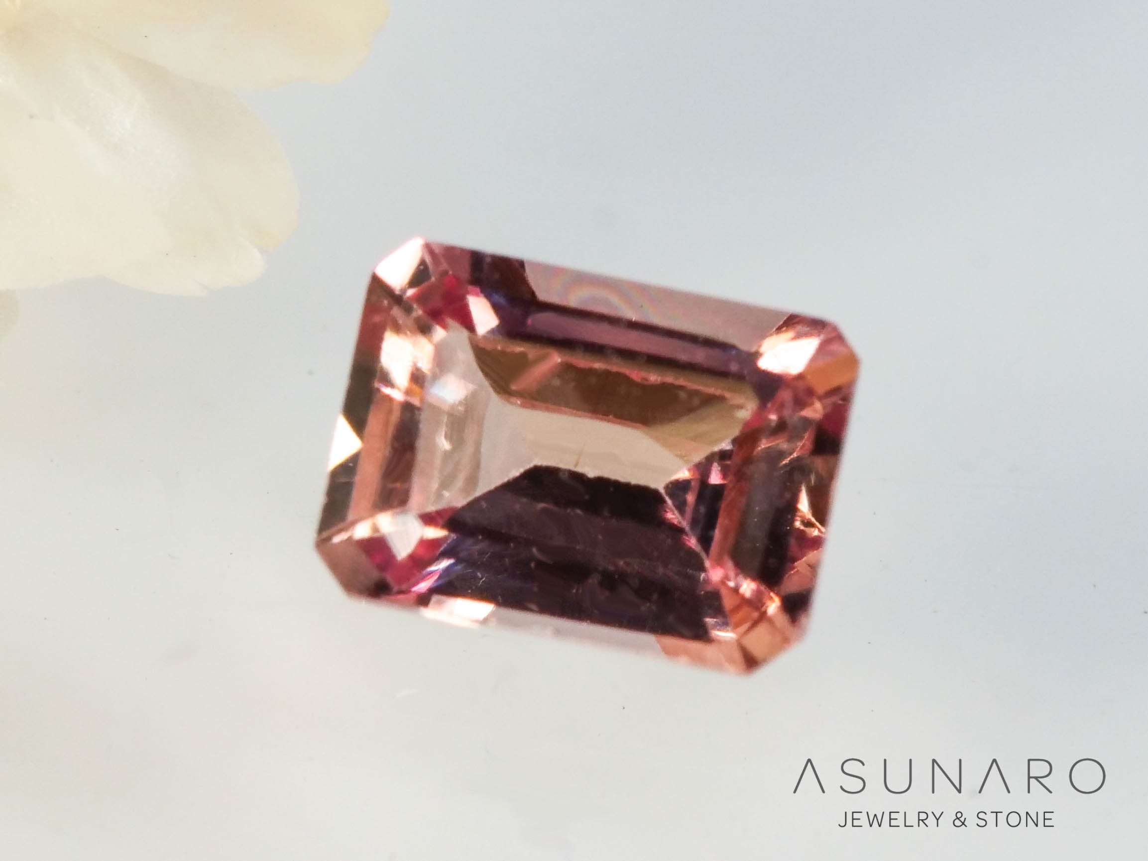 パパラチアサファイア 　エメラルドカット　 スリランカ産　ソ付き　0.25ct【250428-2976】