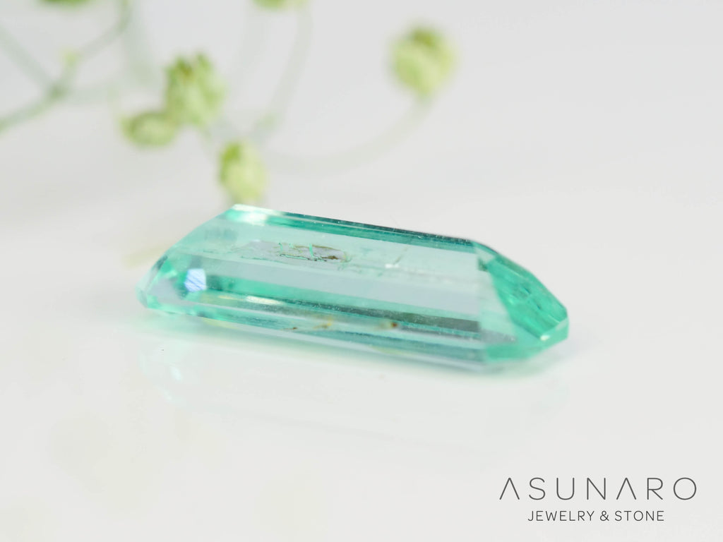 パライバカラーベリル エメラルドカット ブラジル産 1.00ct【250510-2992】