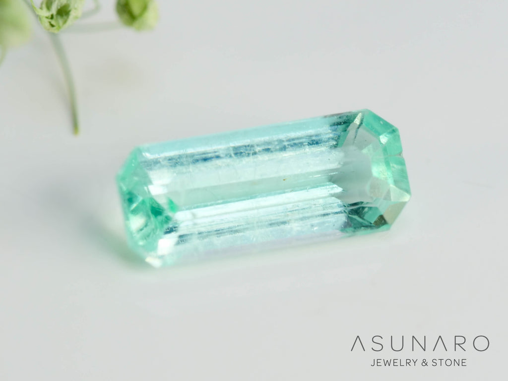 パライバカラーベリル エメラルドカット ブラジル産 0.48ct【250510-2993】