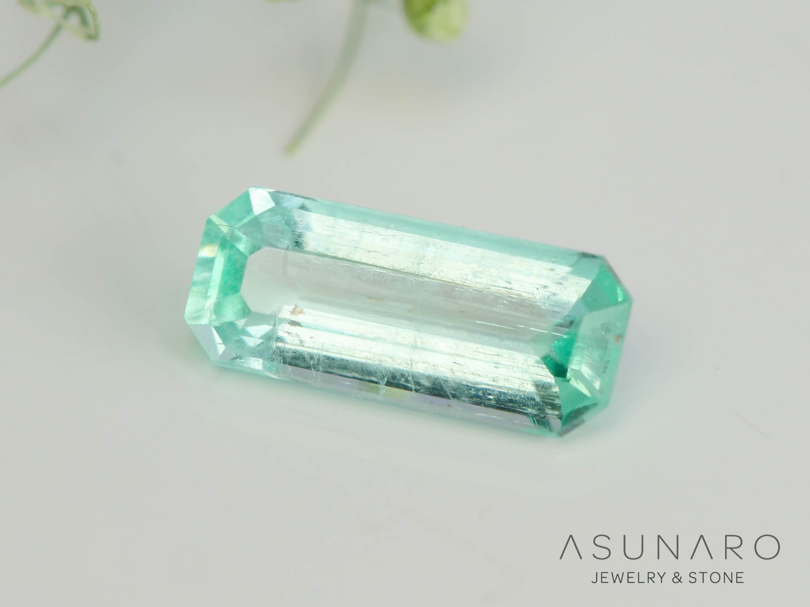 パライバカラーベリル エメラルドカット ブラジル産 0.48ct【250510-2993】