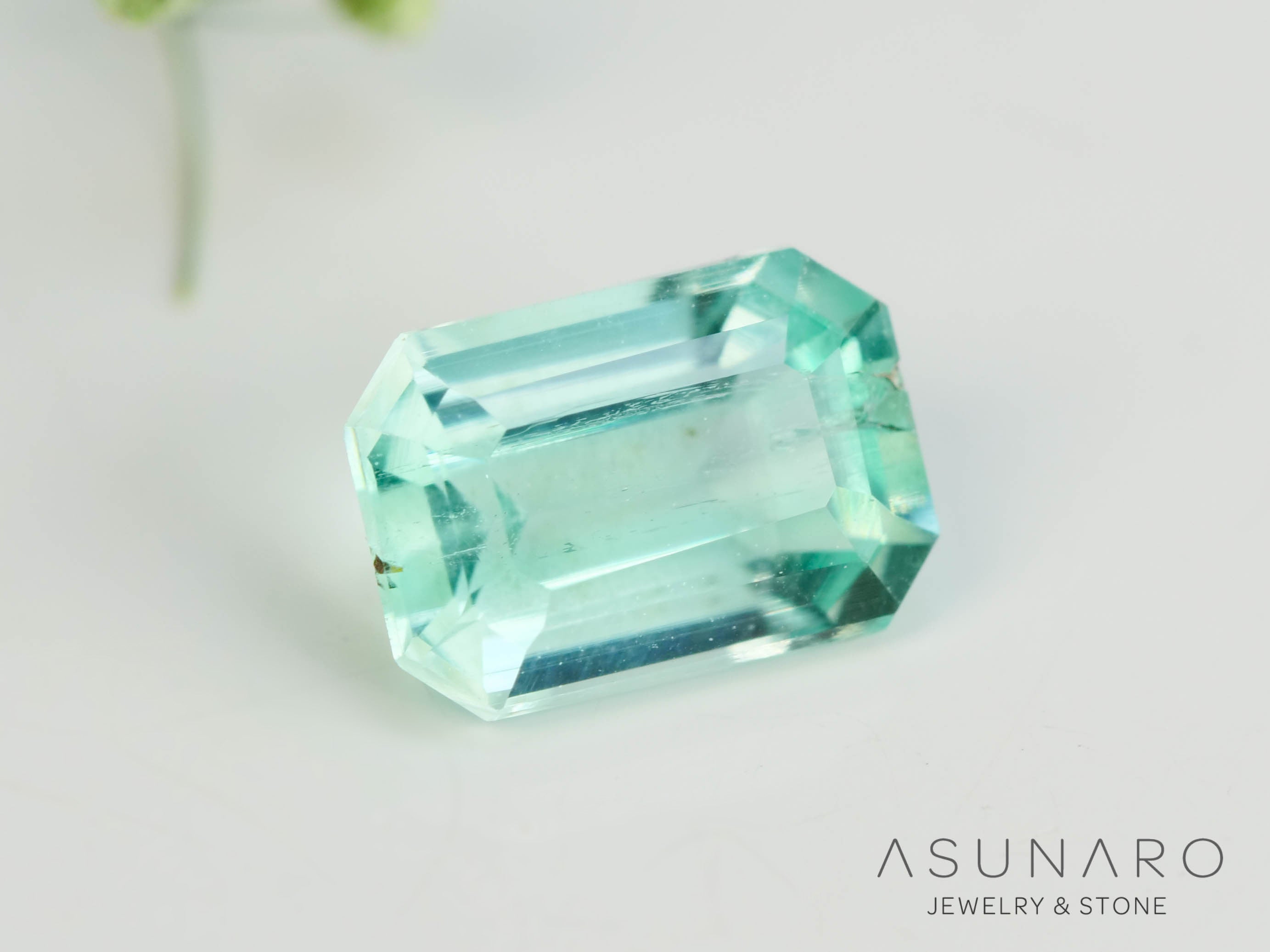 パライバカラーベリル エメラルドカット ブラジル産 0.41ct【250510-2994】